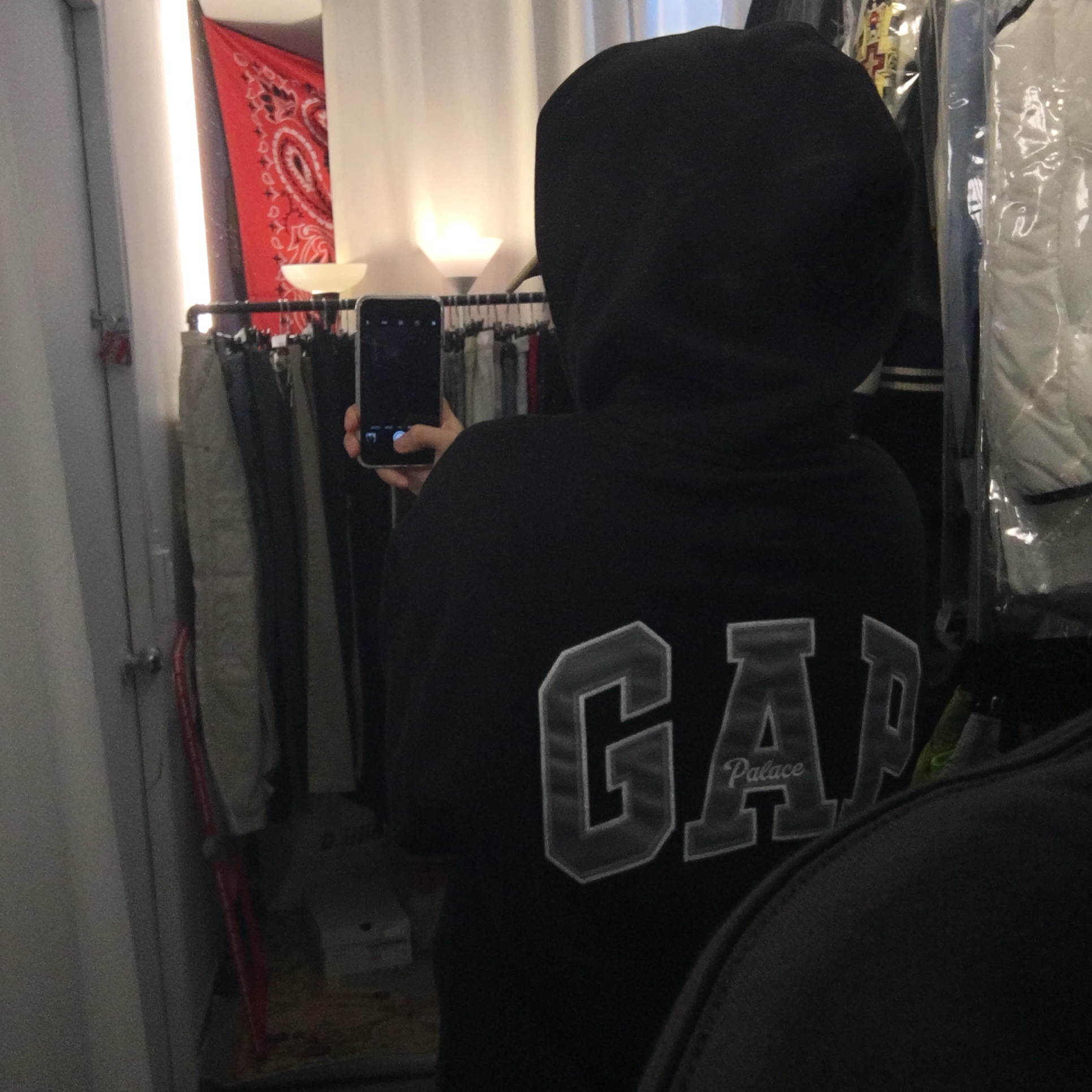 Palace x Gap Hood Black - 24SS 착용 스타일 - 3