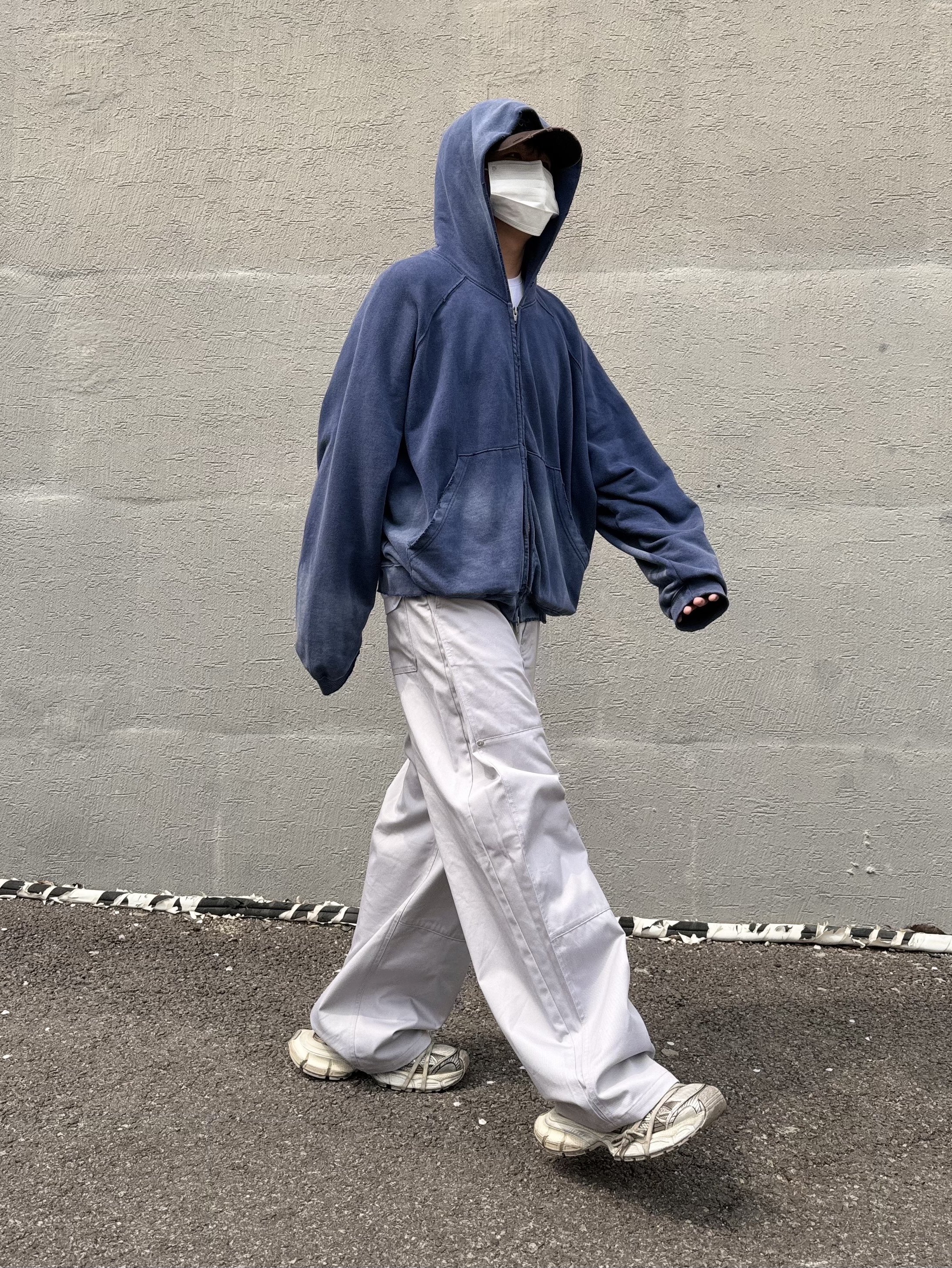Balenciaga 3XL Sneakers Beige 착용 스타일 - 2