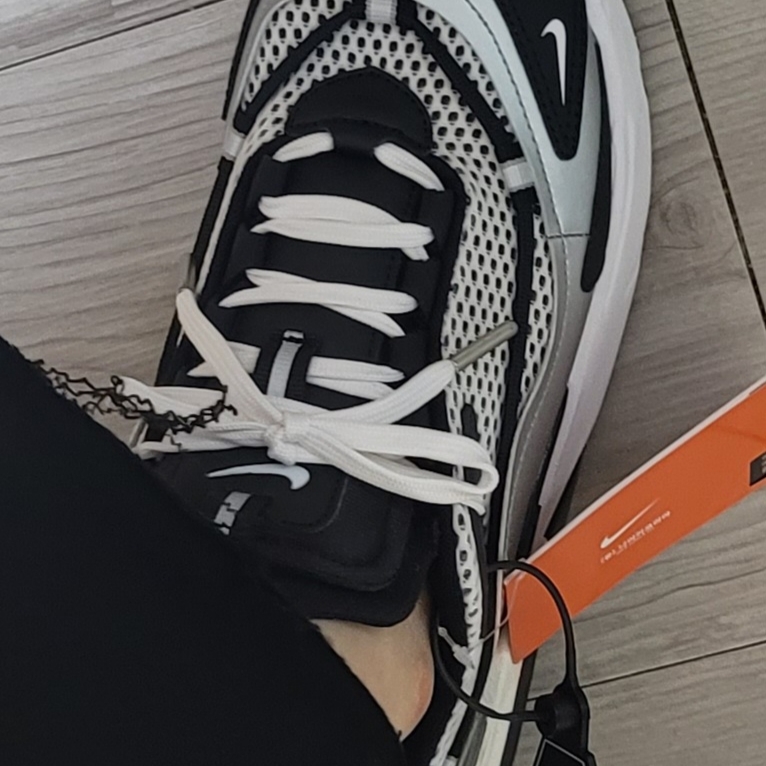 (W) Nike Air Max Furyosa Silver and Black 착용 스타일 - 1