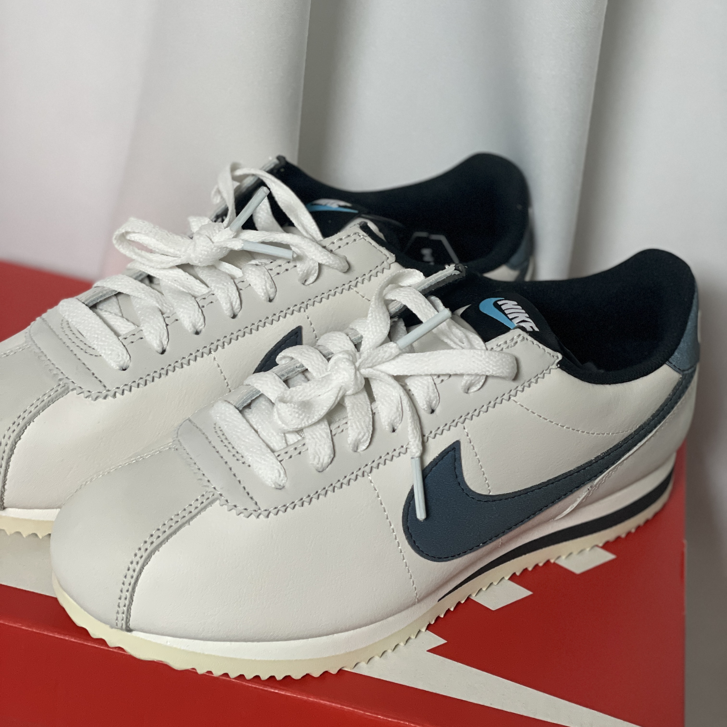 (W) Nike Cortez SE Supersonic Phantom Light Bone 착용 스타일 - 3