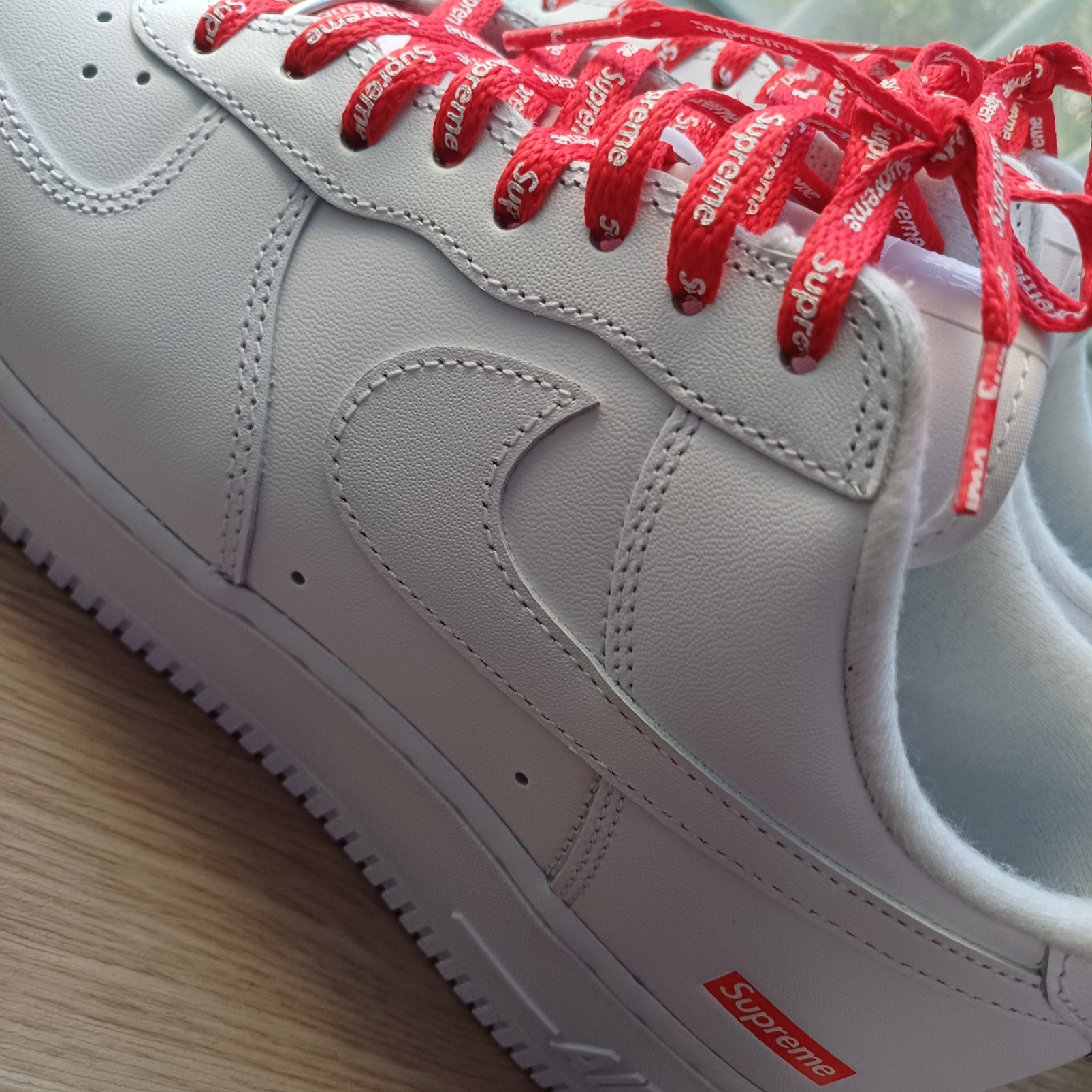 Nike x Supreme Air Force 1 Low White 착용 스타일 - 1