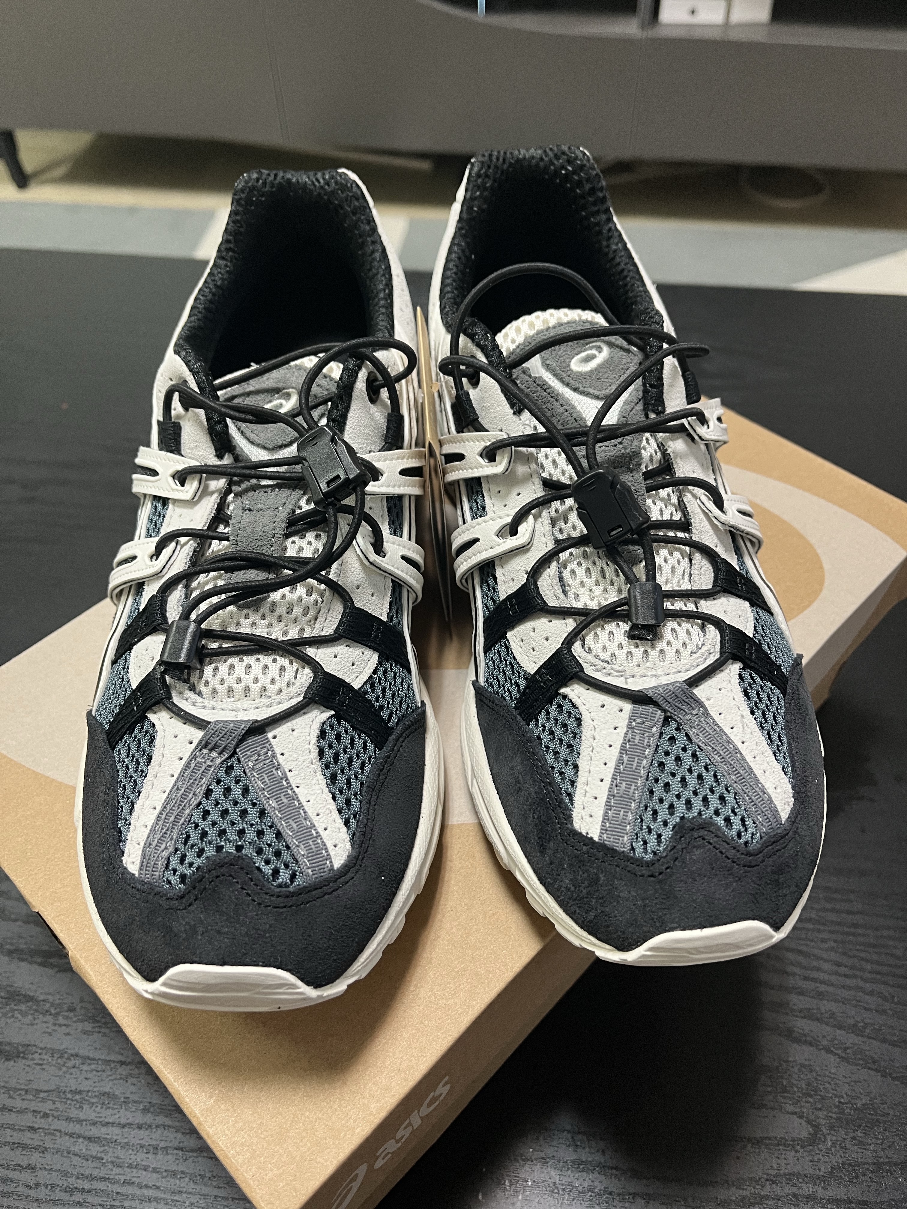 Asics Unlimited Gel-Sonoma 15-50 Carrier Grey White Alyssum 착용 스타일 - 2