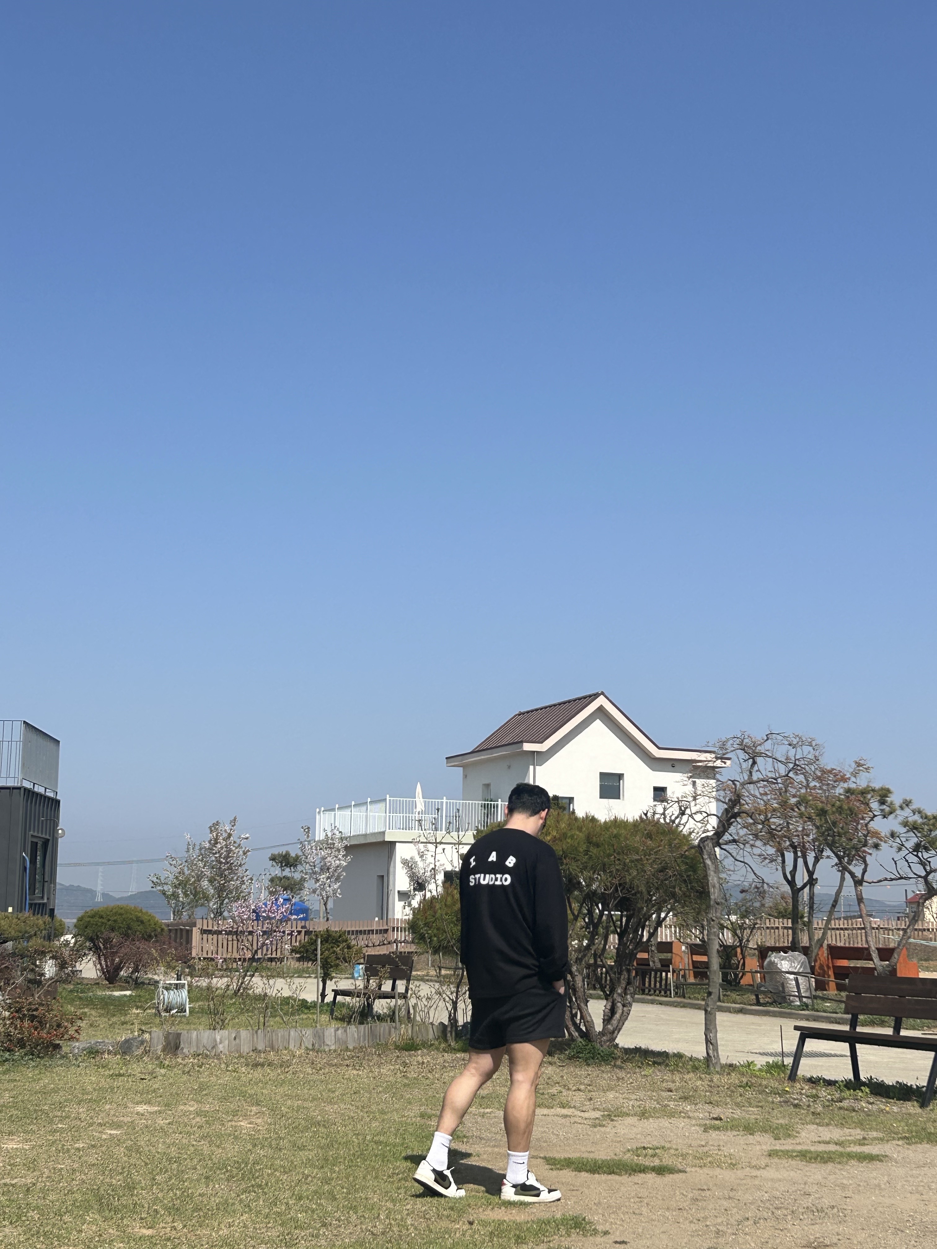 IAB Studio Long Sleeve Black - 23FW, (W) Jordan 1 x Travis Scott Retro Low OG SP Medium Olive 착용 스타일