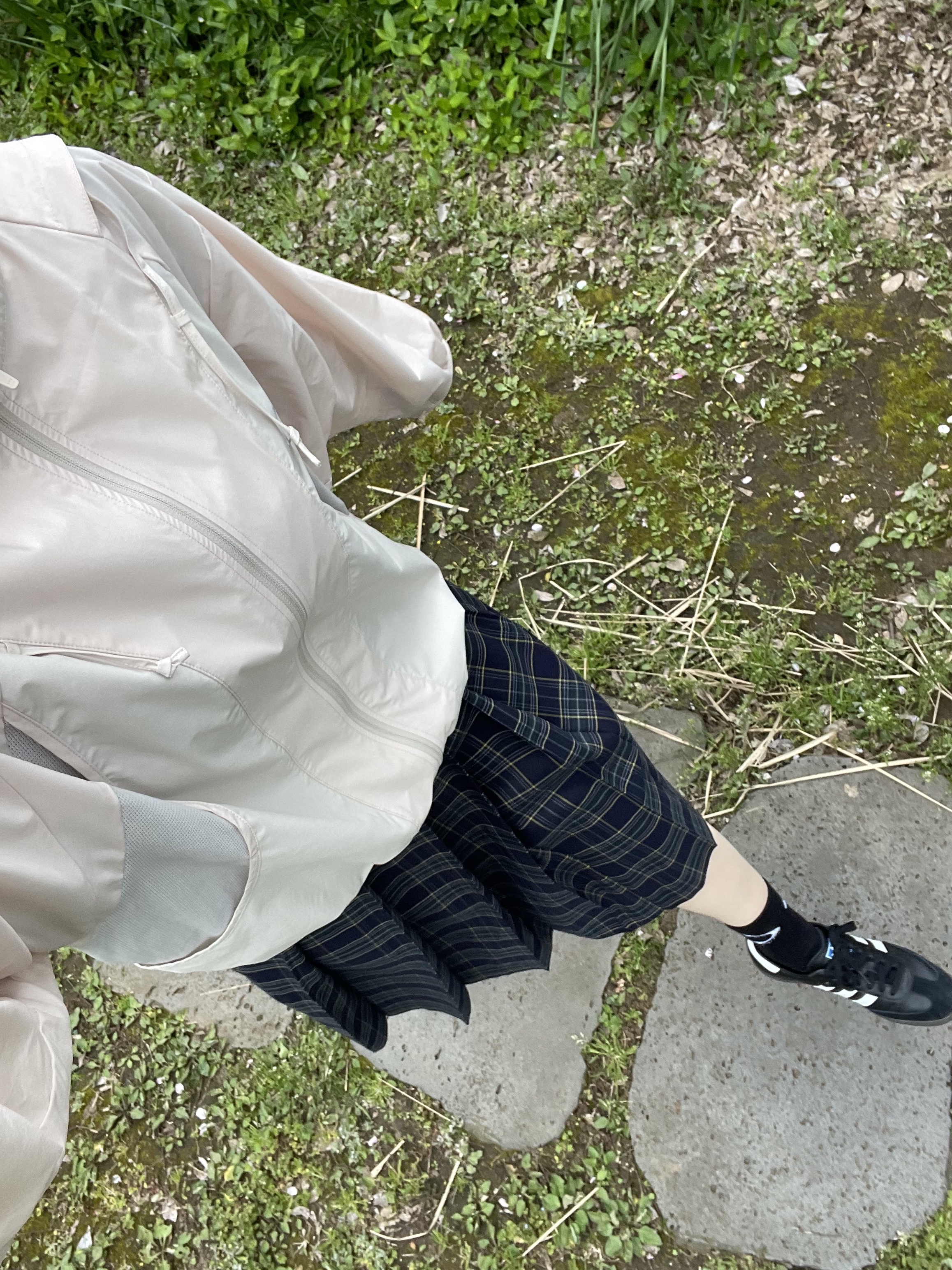 Adidas Samba OG Black White Gum, (W) Mischief Quilted Hooded Jacket Ivory 착용 스타일 - 3