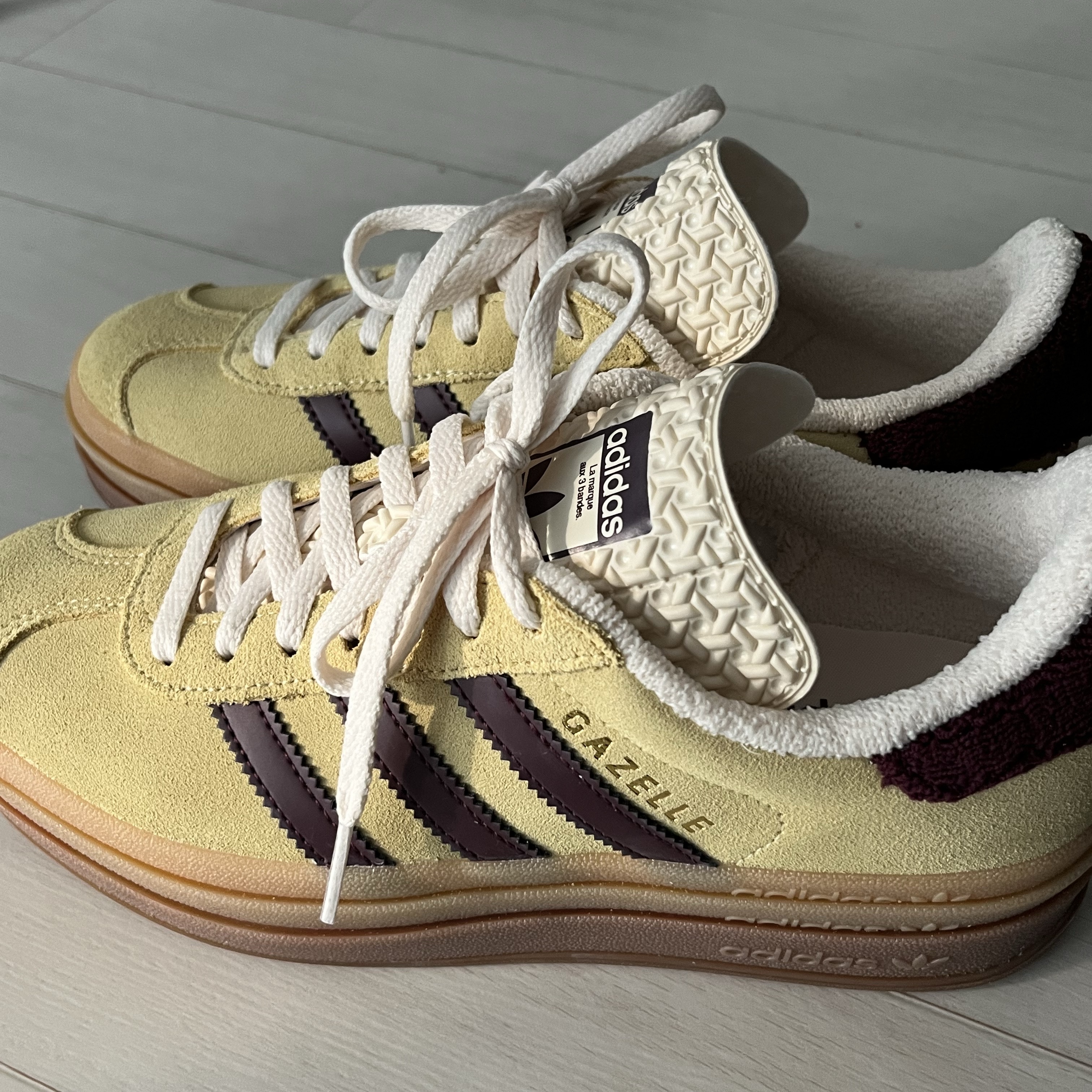 (W) Adidas Gazelle Bold Almost Yellow Maroon 착용 스타일 - 1