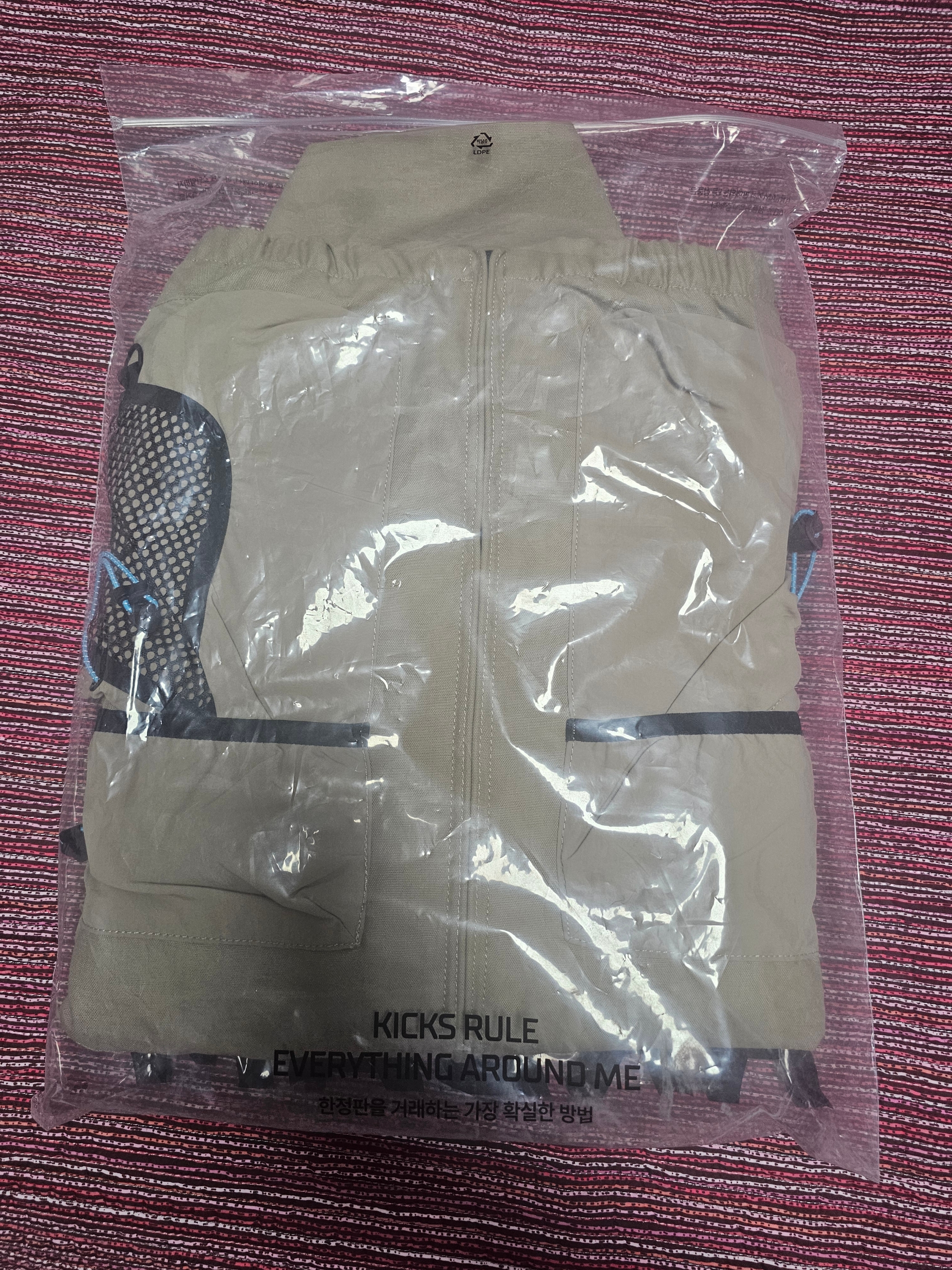 Palace x Adidas Nature Track Top Blanch Cargo - 22SS 착용 스타일 - 1
