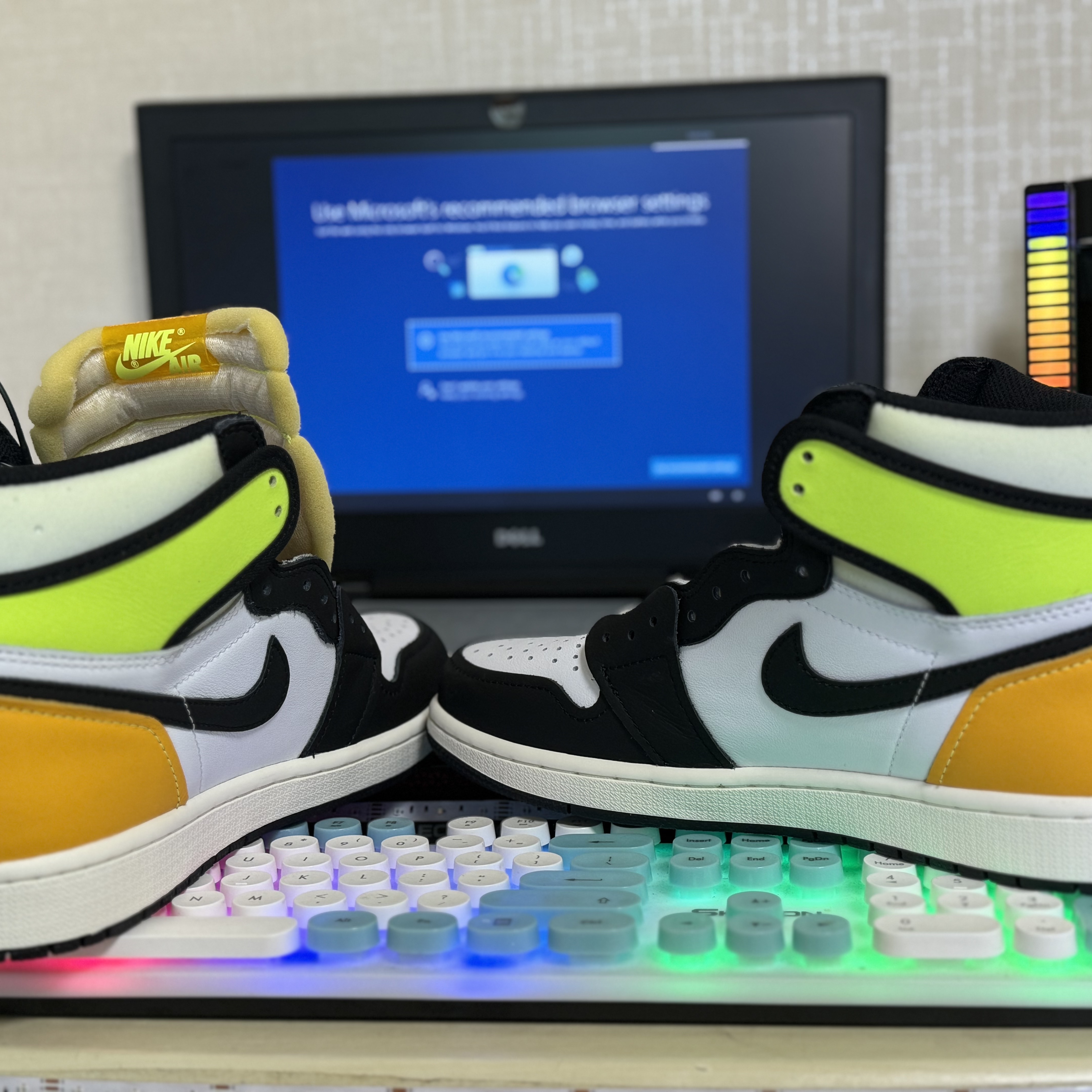 Jordan 1 Retro High OG Volt Gold 착용 스타일 - 3
