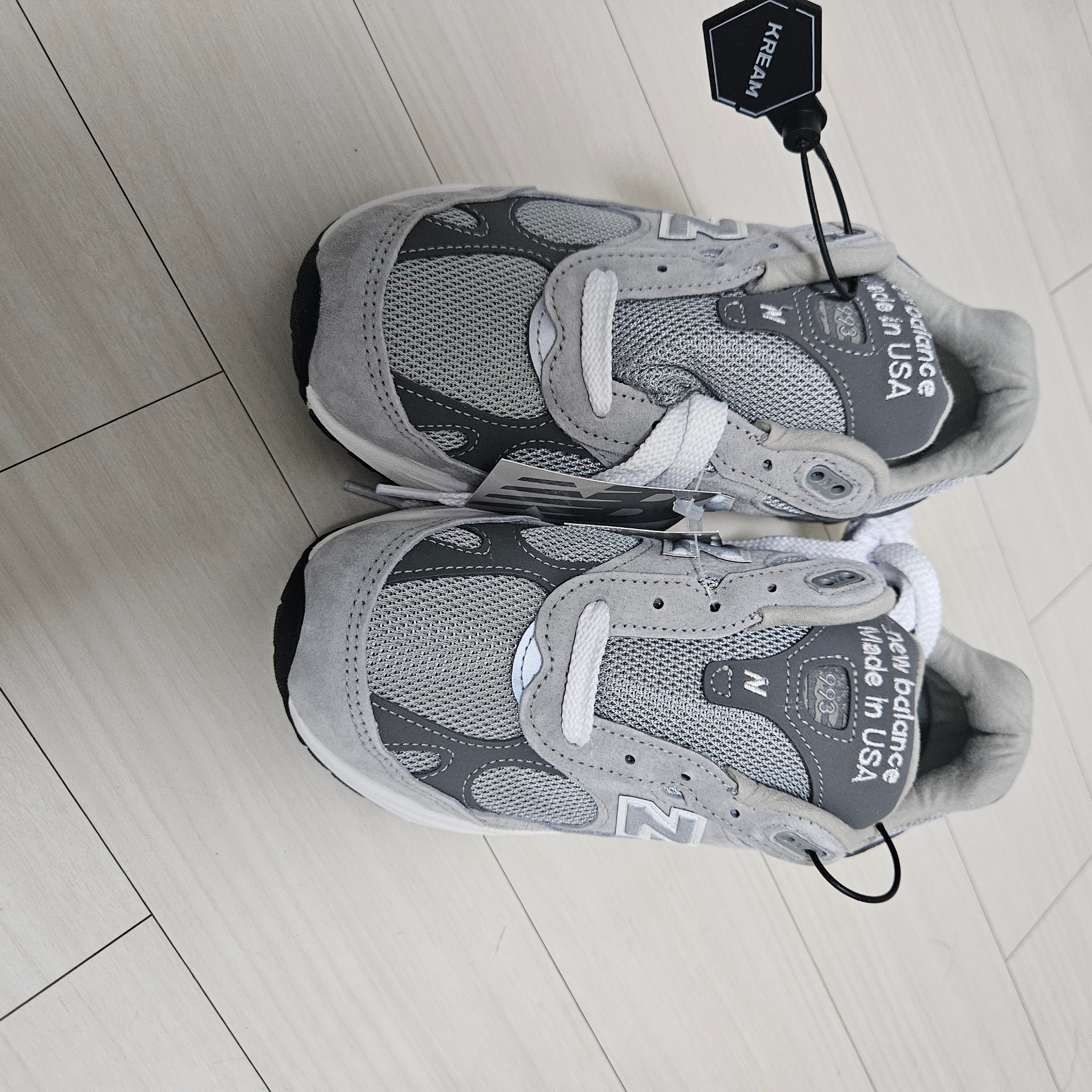 (W) New Balance 993 Made in USA Grey - D Wide 착용 스타일 - 1