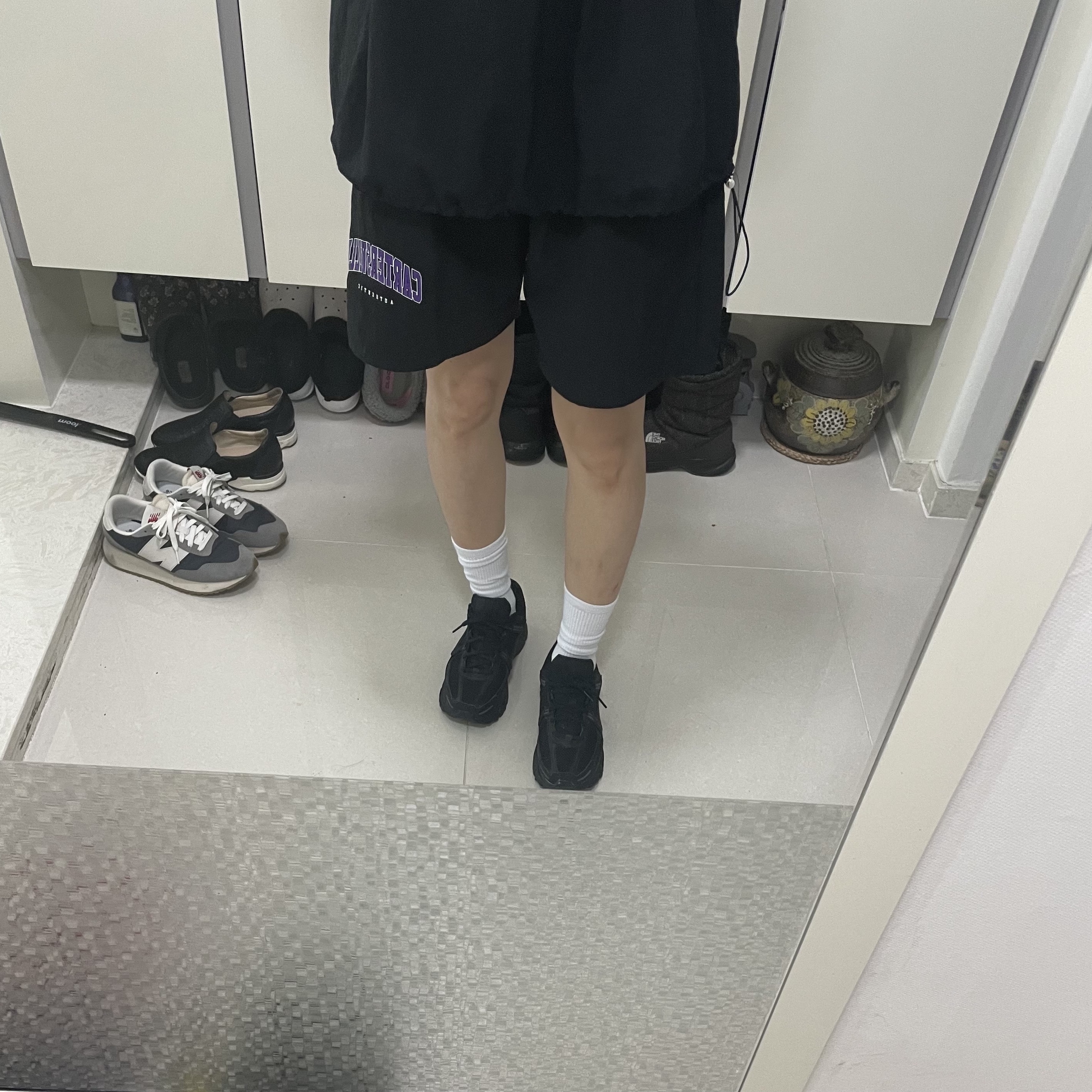 Nike Zoom Vomero 5 SP Black 착용 스타일 - 1