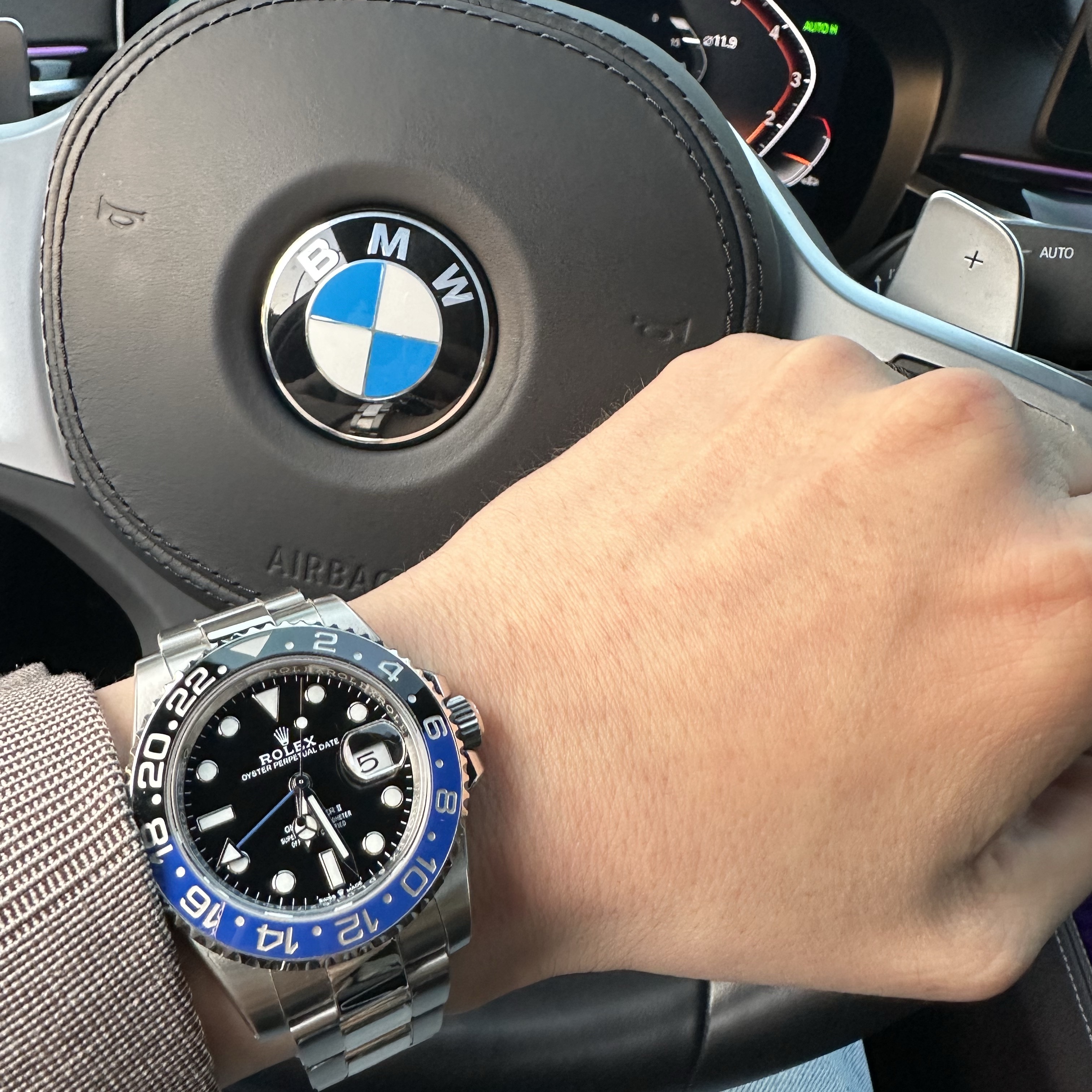 Rolex GMT-Master II 40mm 126710BLNR Black Oyster 착용 스타일 - 1