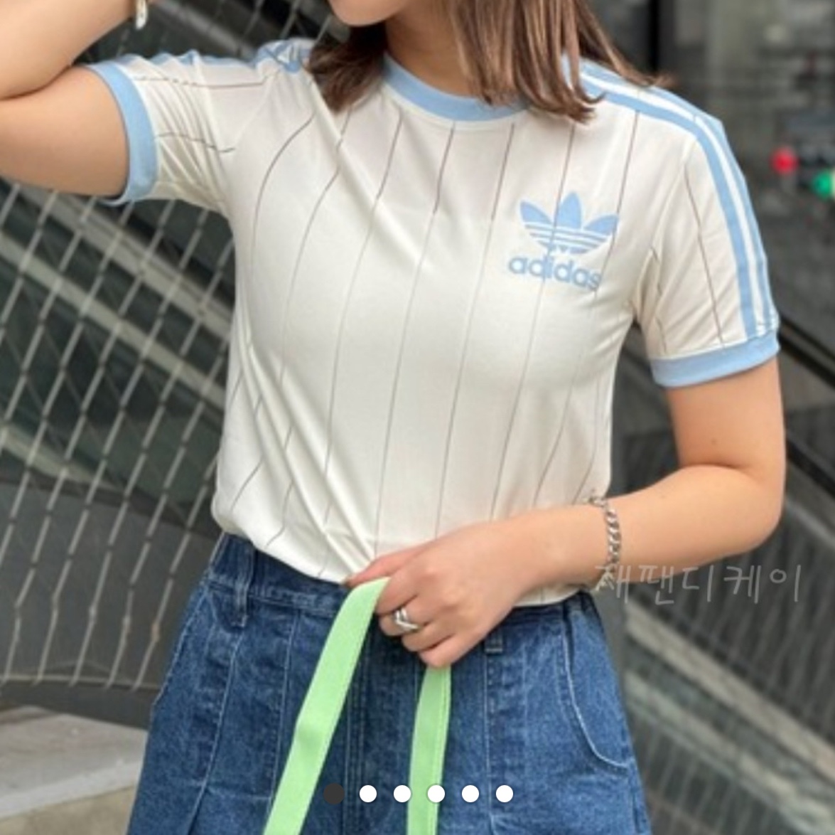 (W) Adidas 3-Stripes T-Shirt Off White - KR Sizing 착용 스타일