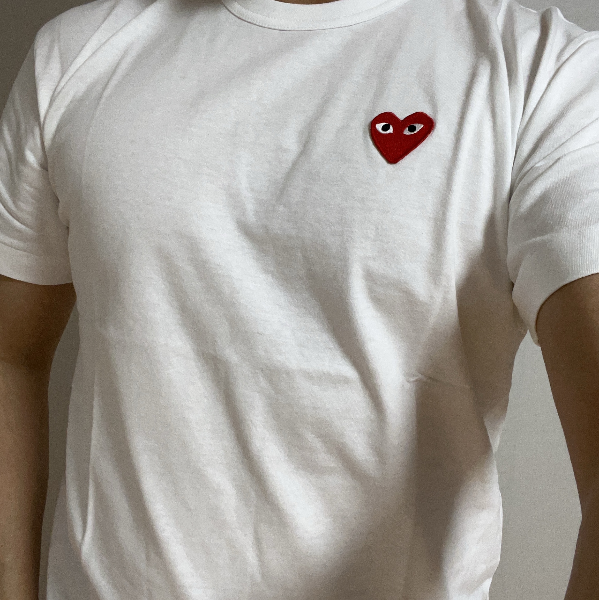 Play Comme des Garcons Red Heart T-Shirt White 착용 스타일