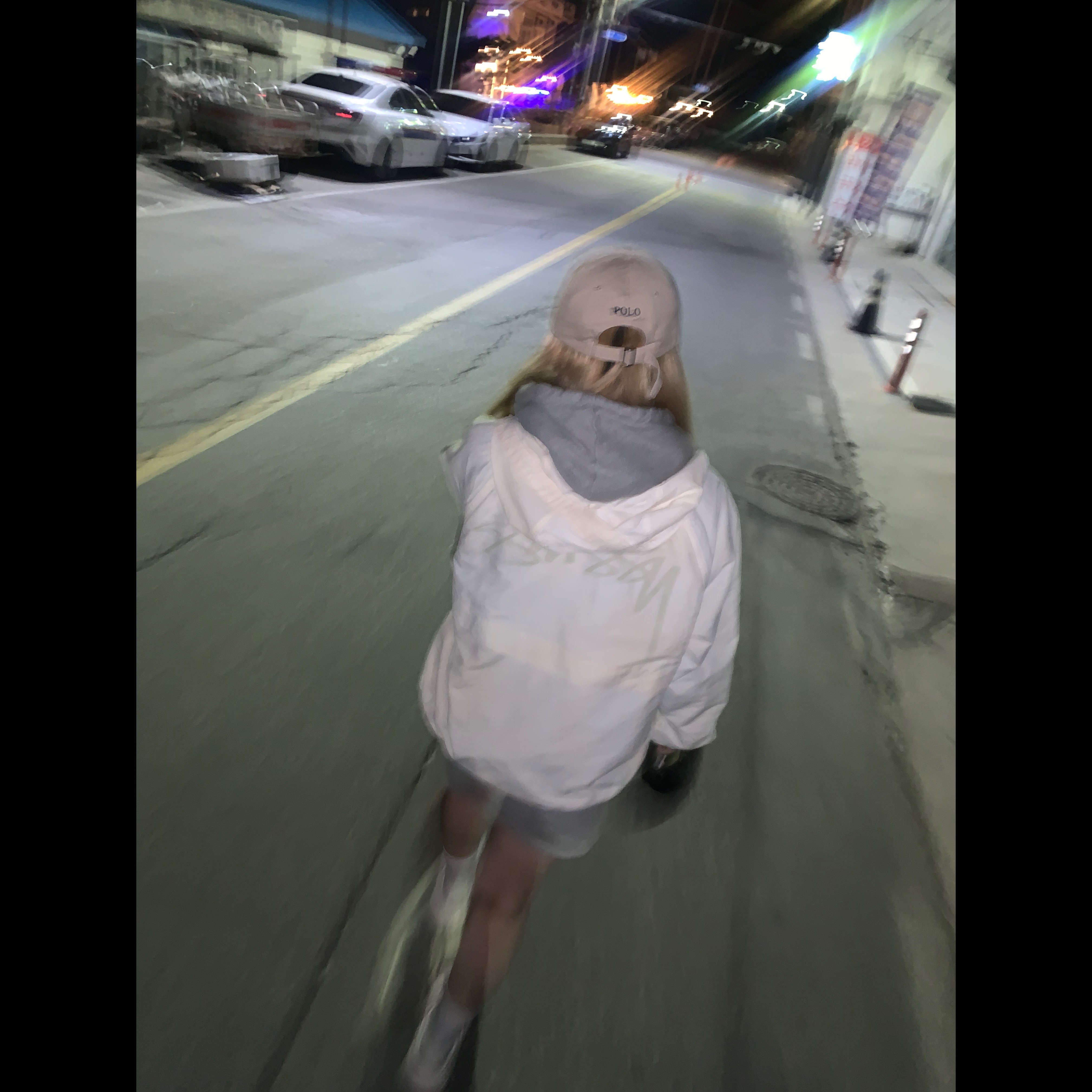 Stussy Wave Dye Beach Shell Jacket Bone, (W) Crocs Classic Platform Clog White 착용 스타일 - 3