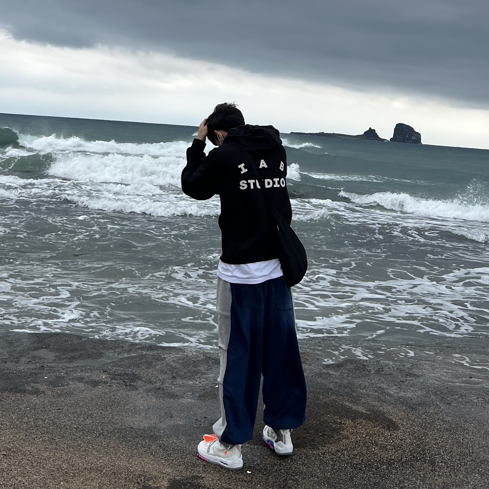 IAB Studio Woven Hoodie Black, Nike x Off-White Air Force 1 Mid SP White 착용 스타일 - 2
