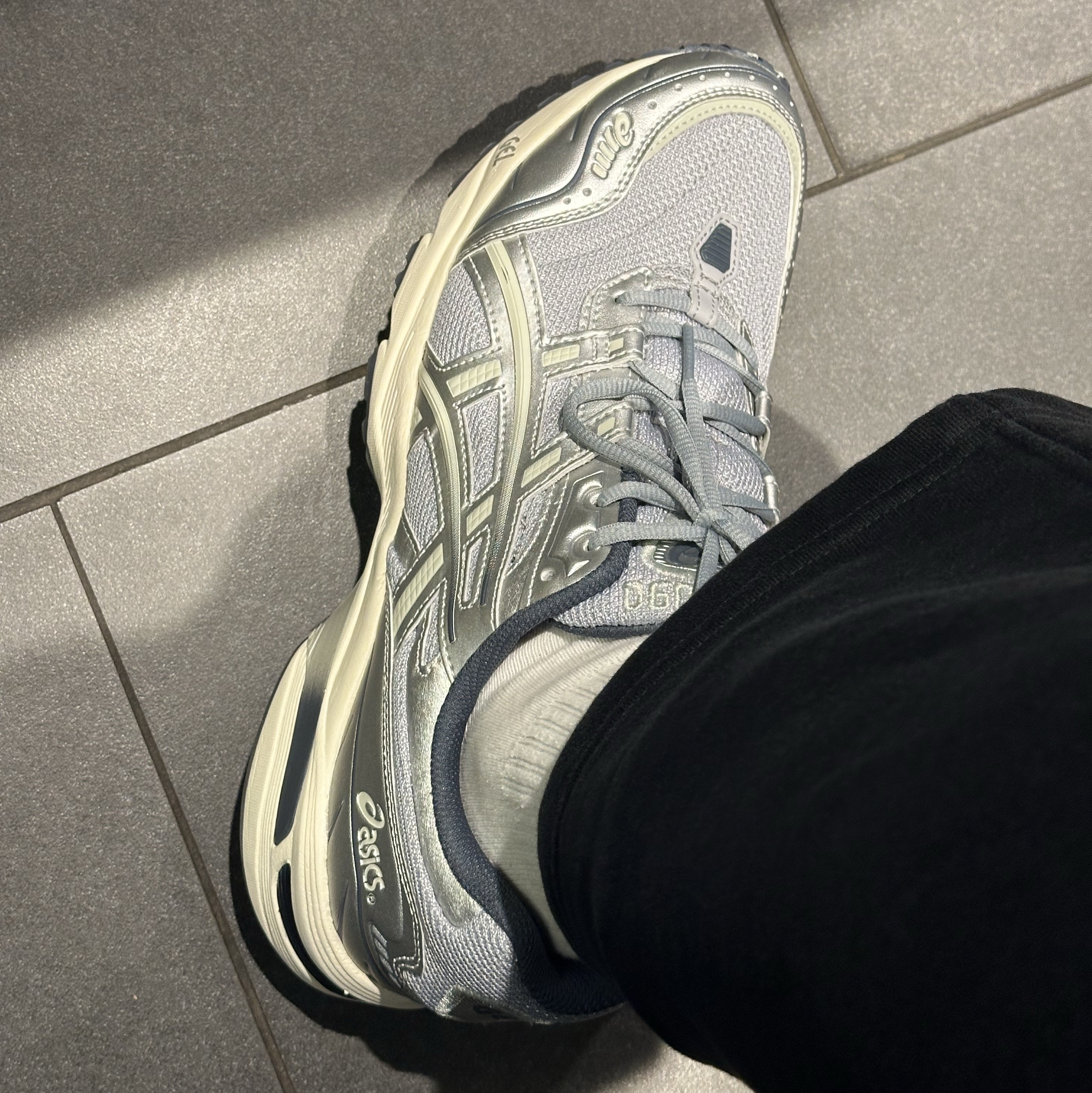 Asics Gel-1090 Piedmont Grey 착용 스타일 - 2