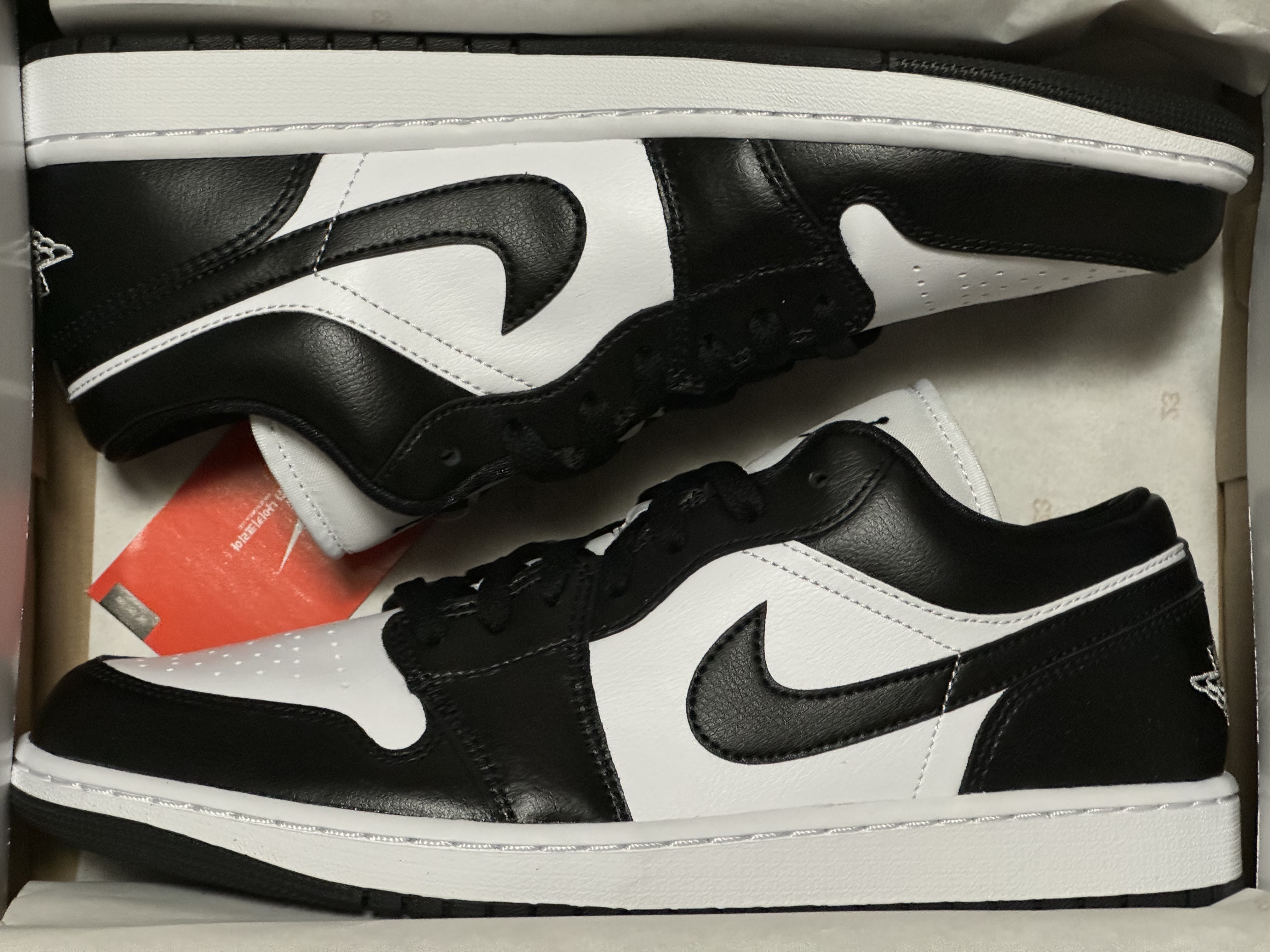 (W) Jordan 1 Low Black and White 착용 스타일