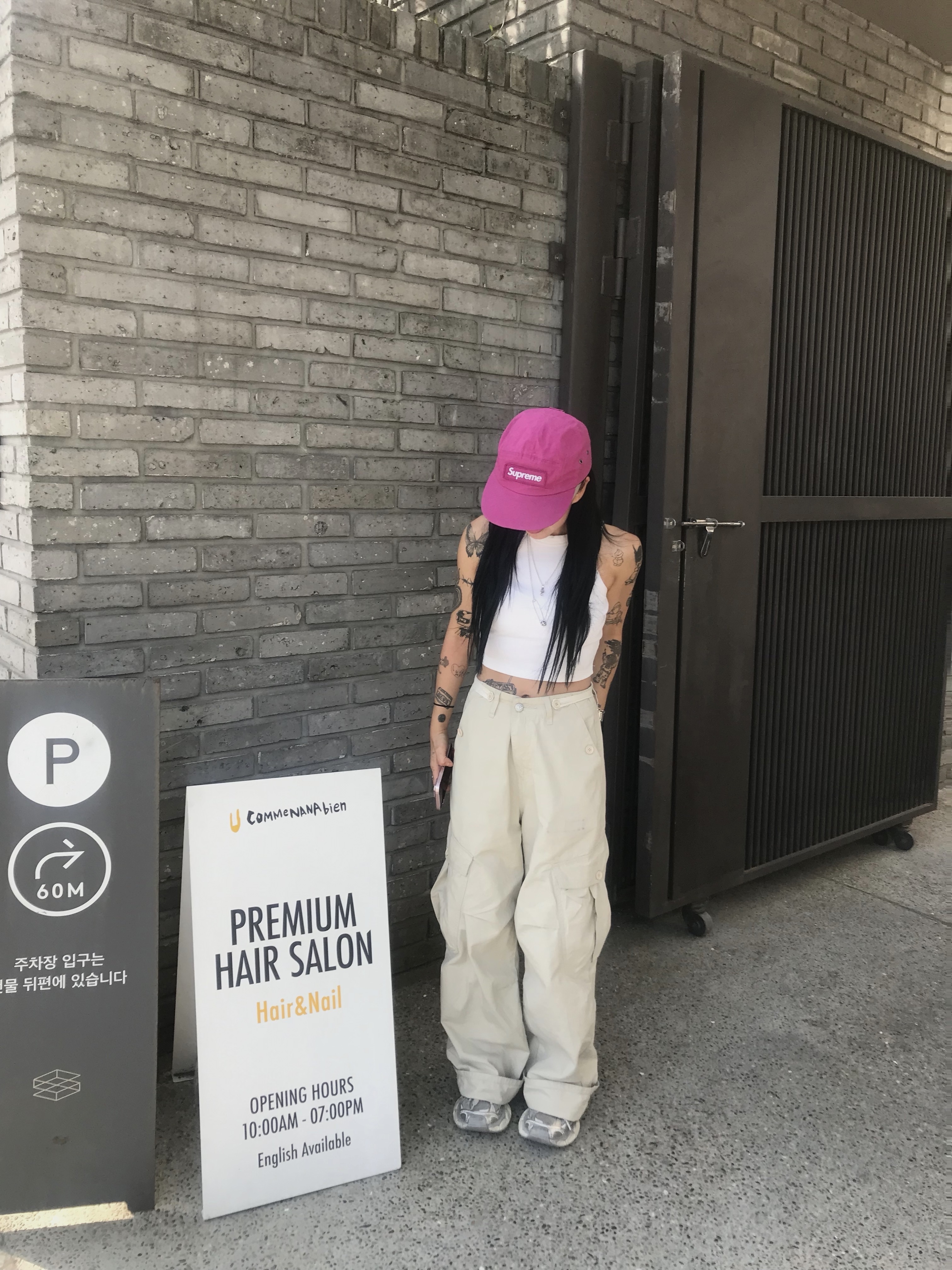 Gentle Monster x Maison Margiela MM004 Grey Black, Supreme Waxed Cotton Camp Cap Magenta - 23FW 착용 스타일 - 2