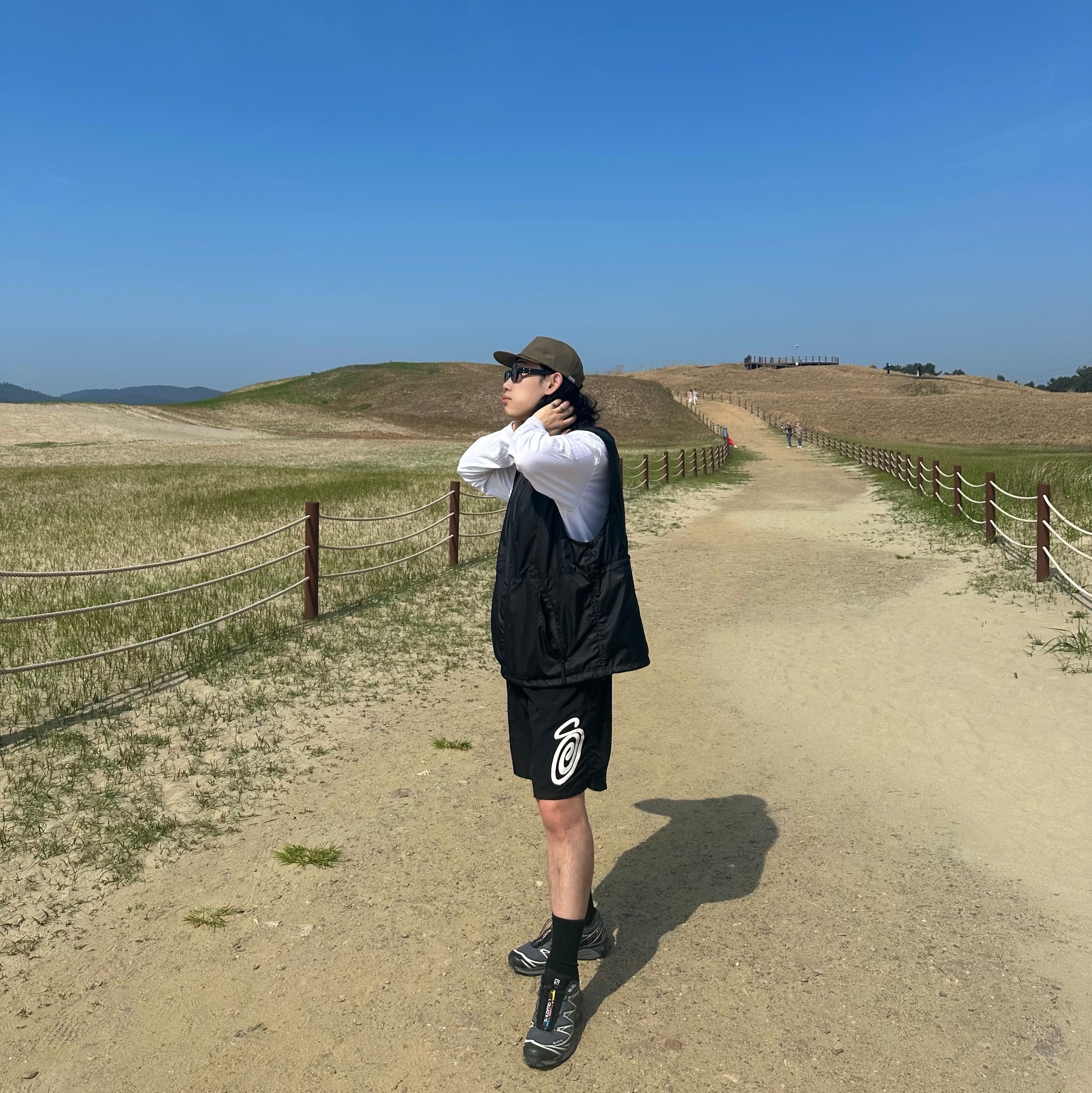 Salomon XT-6 Gore-Tex Black Ebony, Stussy Curly S Water Shorts Black 착용 스타일