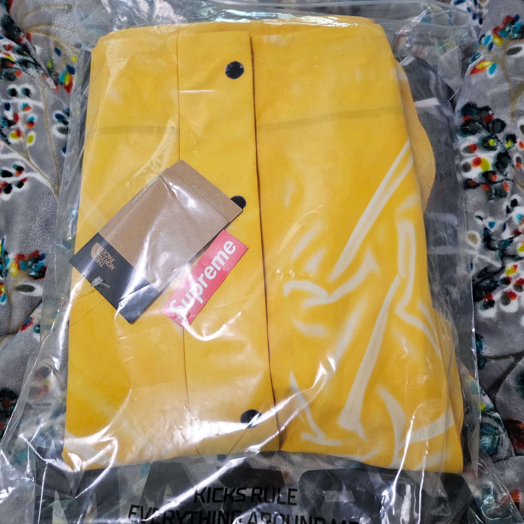 Supreme x The North Face Trompe L’oeil Printed Taped Seam Shell Jacket Yellow - 23SS 착용 스타일