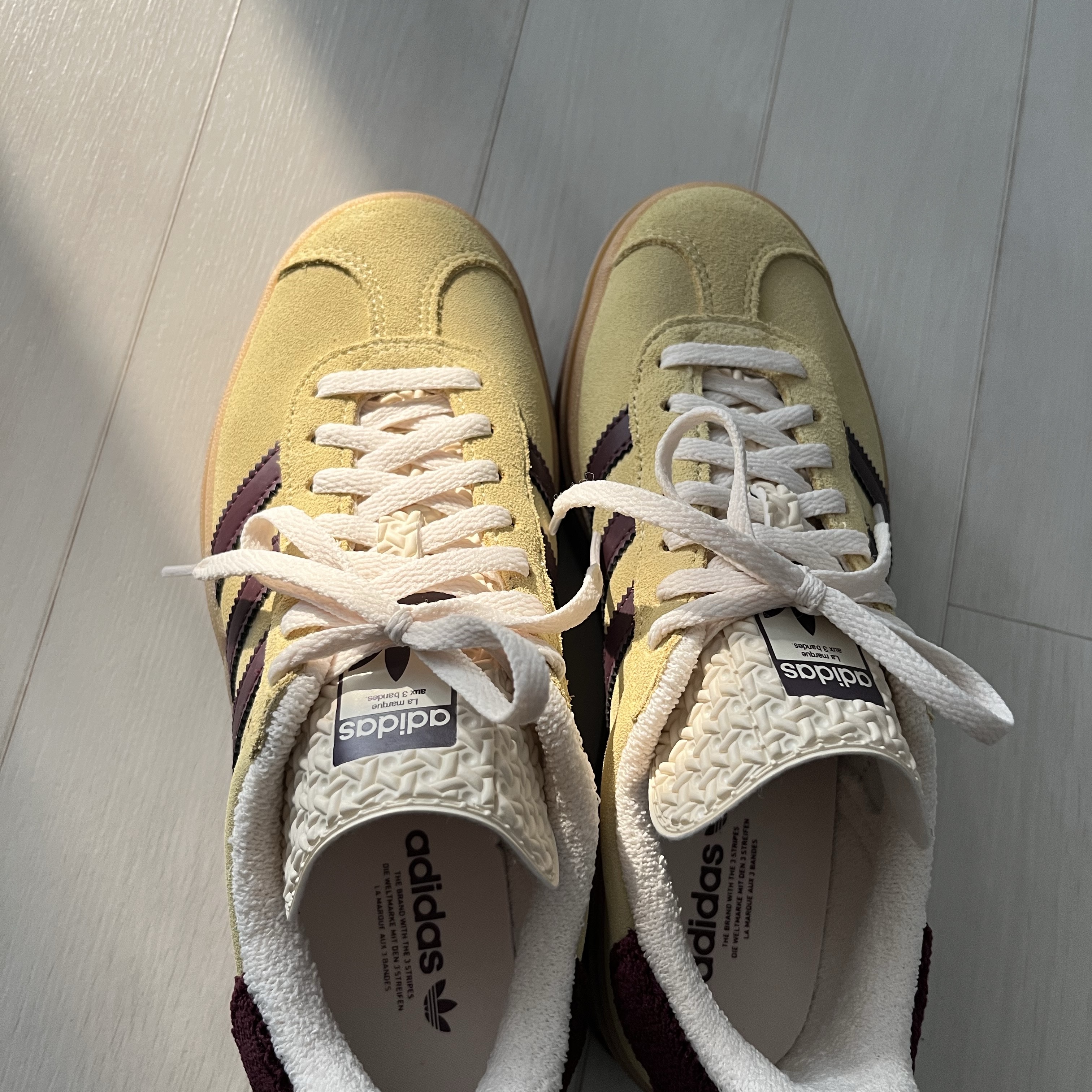 (W) Adidas Gazelle Bold Almost Yellow Maroon 착용 스타일 - 3