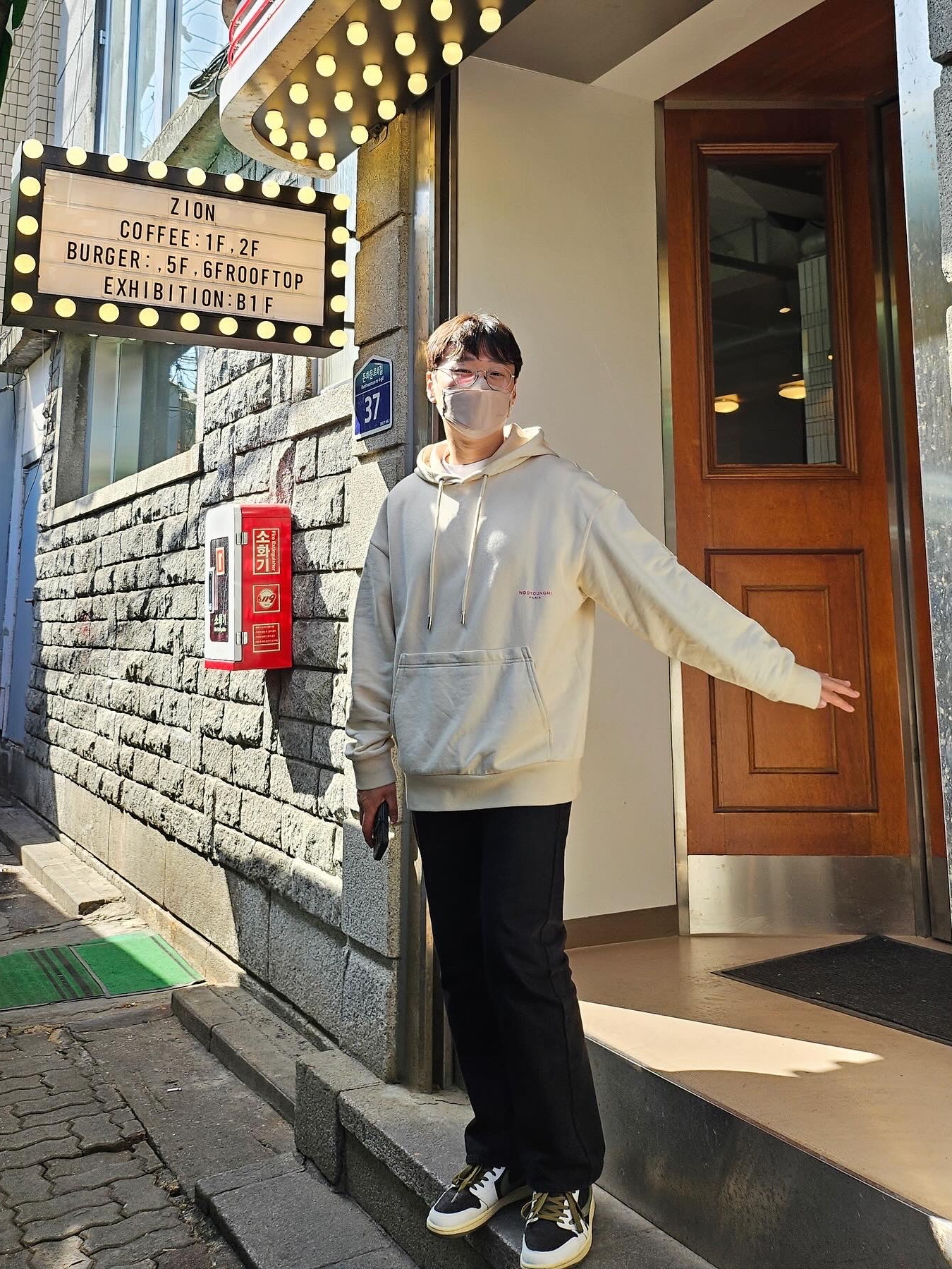 Wooyoungmi Long Straight Denim Pants Black - 23SS, (W) Jordan 1 x Travis Scott Retro Low OG SP Medium Olive 착용 스타일 - 1