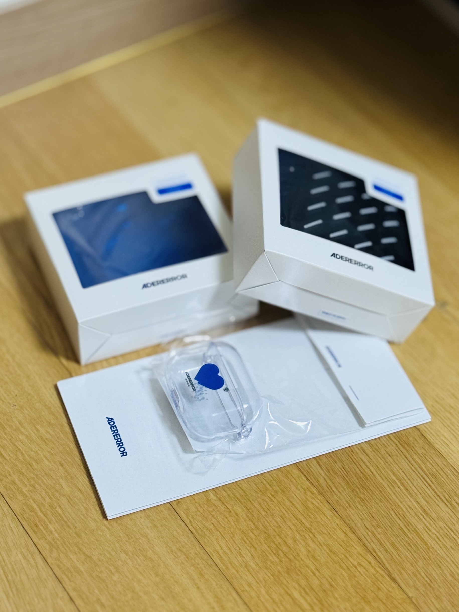 Ader Error Twin Heart AirPods Pro Hard Case Clear, Ader Error Standic AirPods Max Case Z-Blue 착용 스타일
