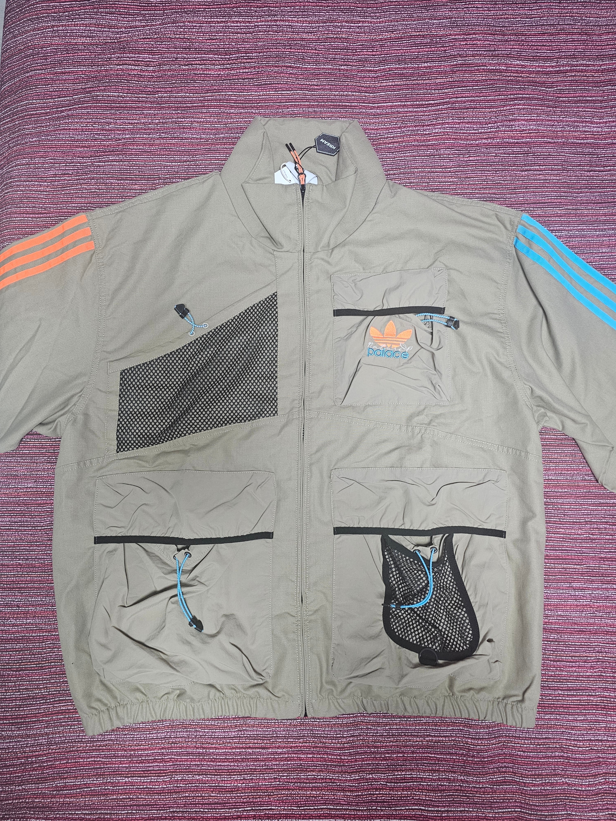 Palace x Adidas Nature Track Top Blanch Cargo - 22SS 착용 스타일 - 2
