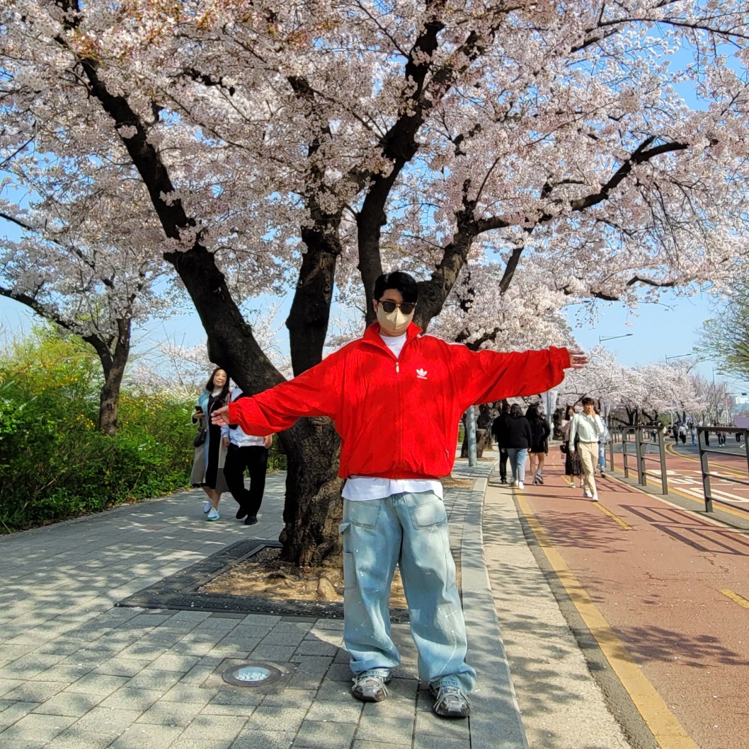 Balenciaga x Adidas Tracksuit Jacket Red, Project G/R Backward Carpenter Pants Blue 착용 스타일 - 1