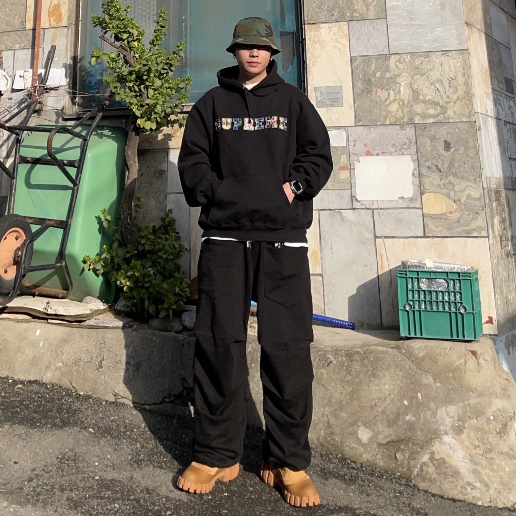 Supreme Collegiate Patchwork Leather Hooded Sweatshirt Black - 23FW 착용 스타일 - 1