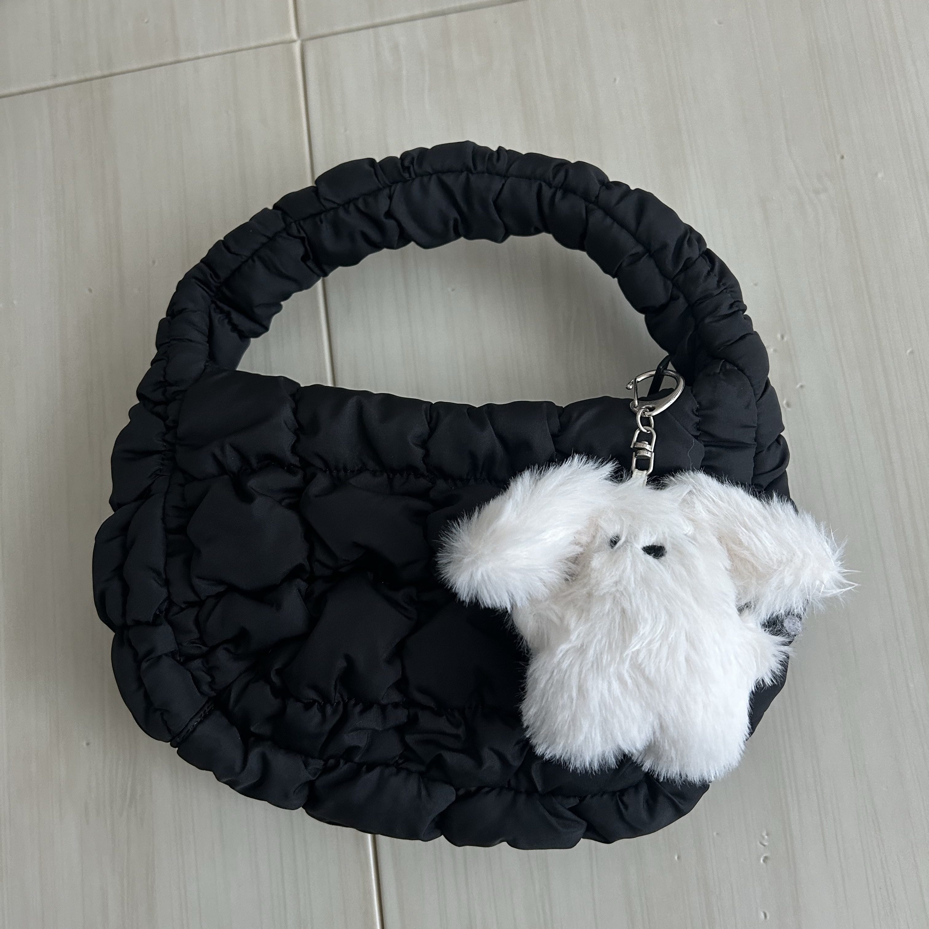 COS Quilted Micro Bag Black 착용 스타일