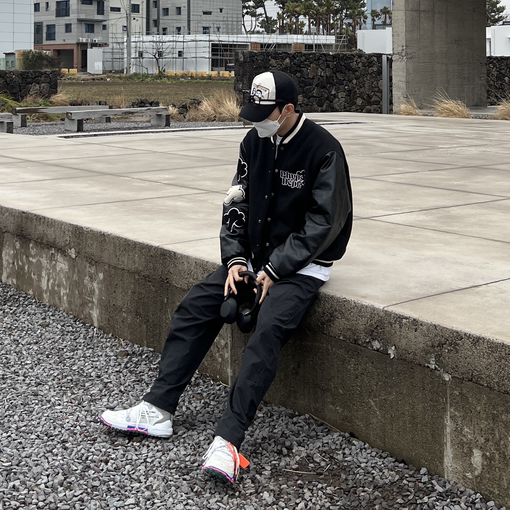 Sony WH-1000XM5 Black (Korean Ver.), Nike x Off-White Air Force 1 Mid SP White 착용 스타일 - 1