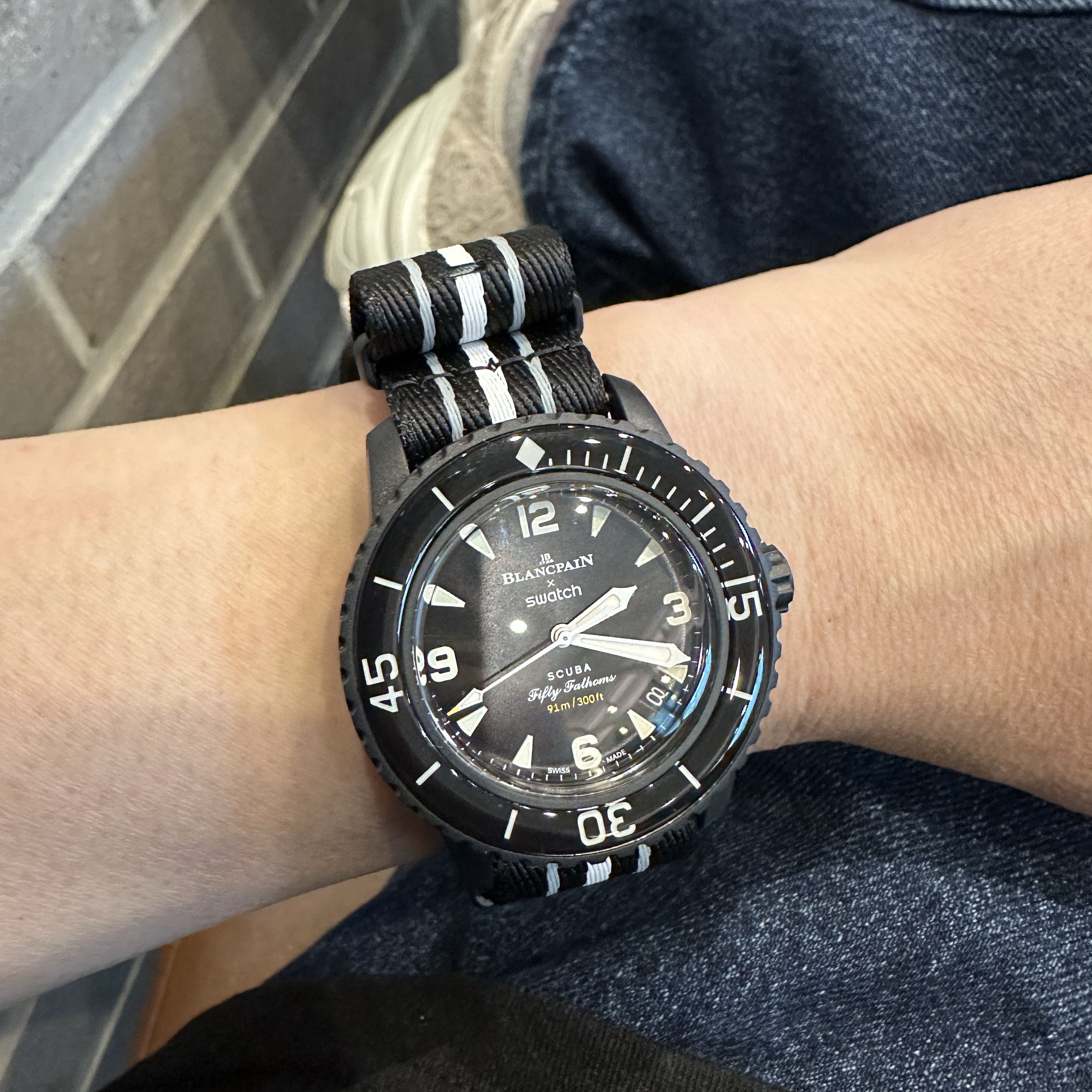 Swatch x Blancpain Bioceramic Ocean of Storms 착용 스타일 - 2