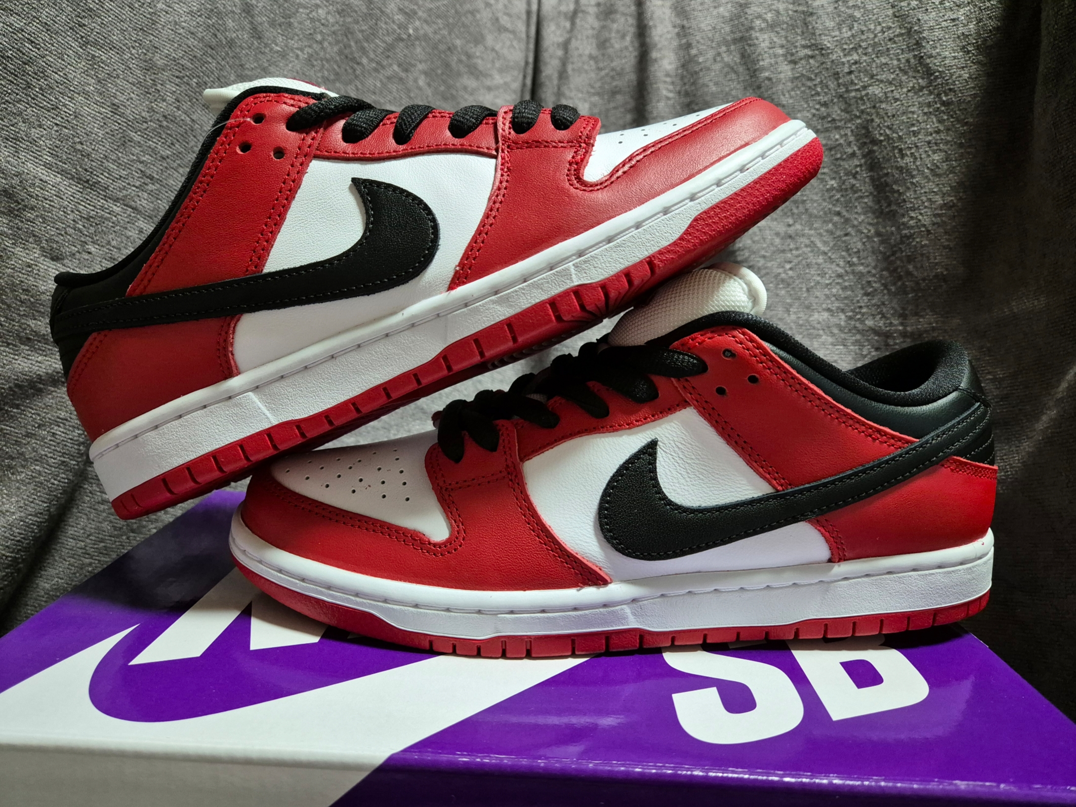 Nike SB Dunk Low Pro Chicago, Jordan 1 Retro High OG Chicago 2022 착용 스타일 - 1