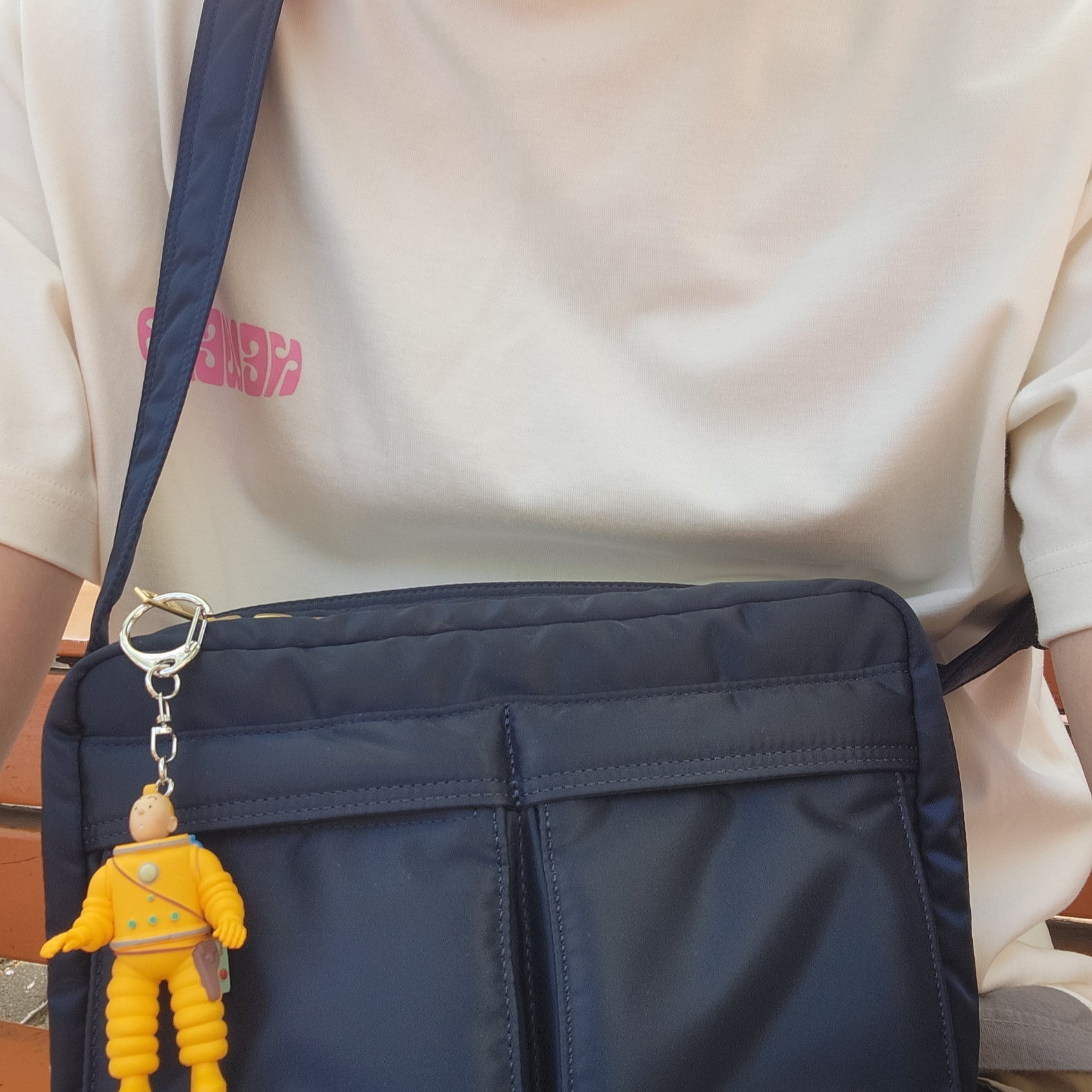Porter Tanker Shoulder Bag S Iron Blue 착용 스타일 - 3