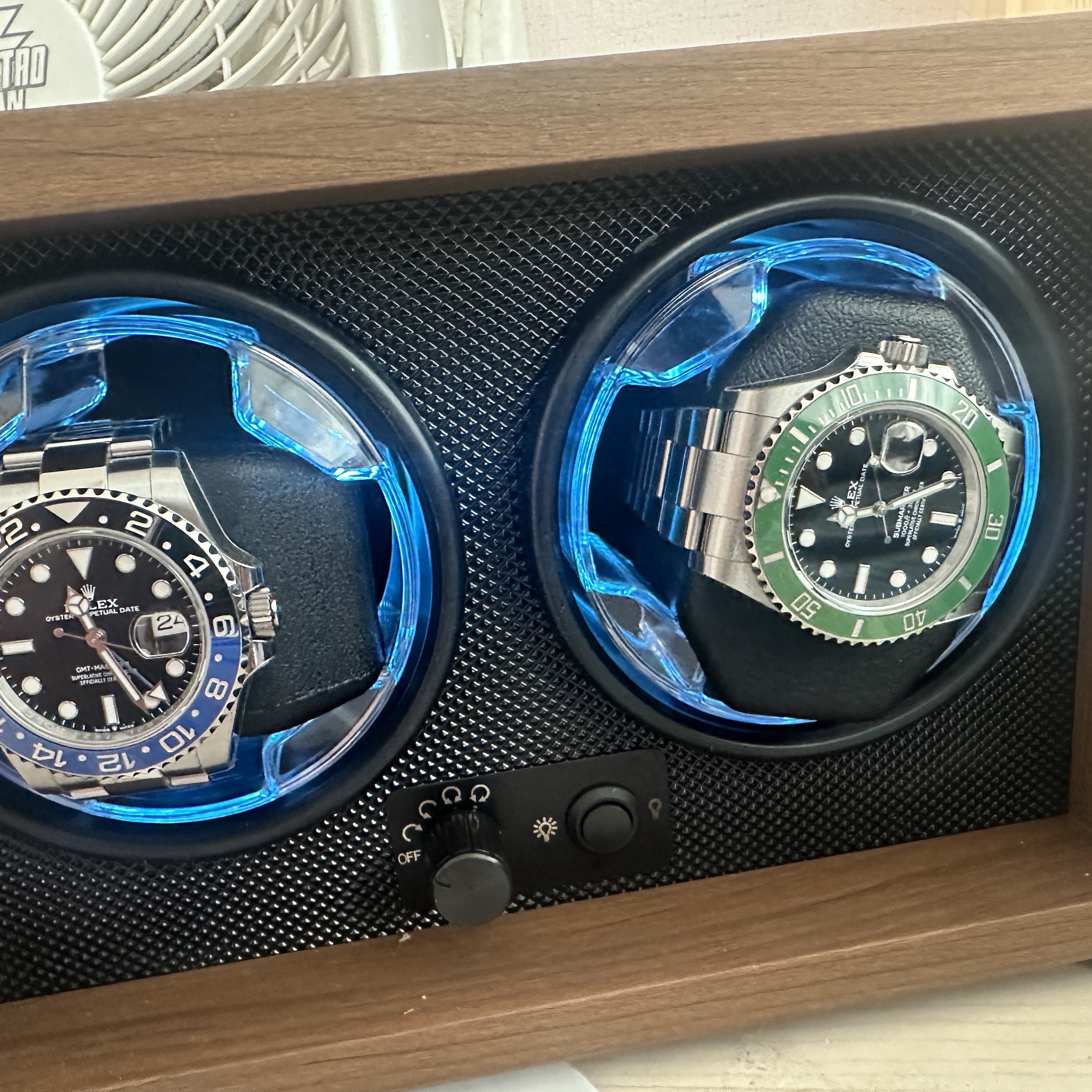 Rolex GMT-Master II 40mm 126710BLNR Black Oyster 착용 스타일 - 2