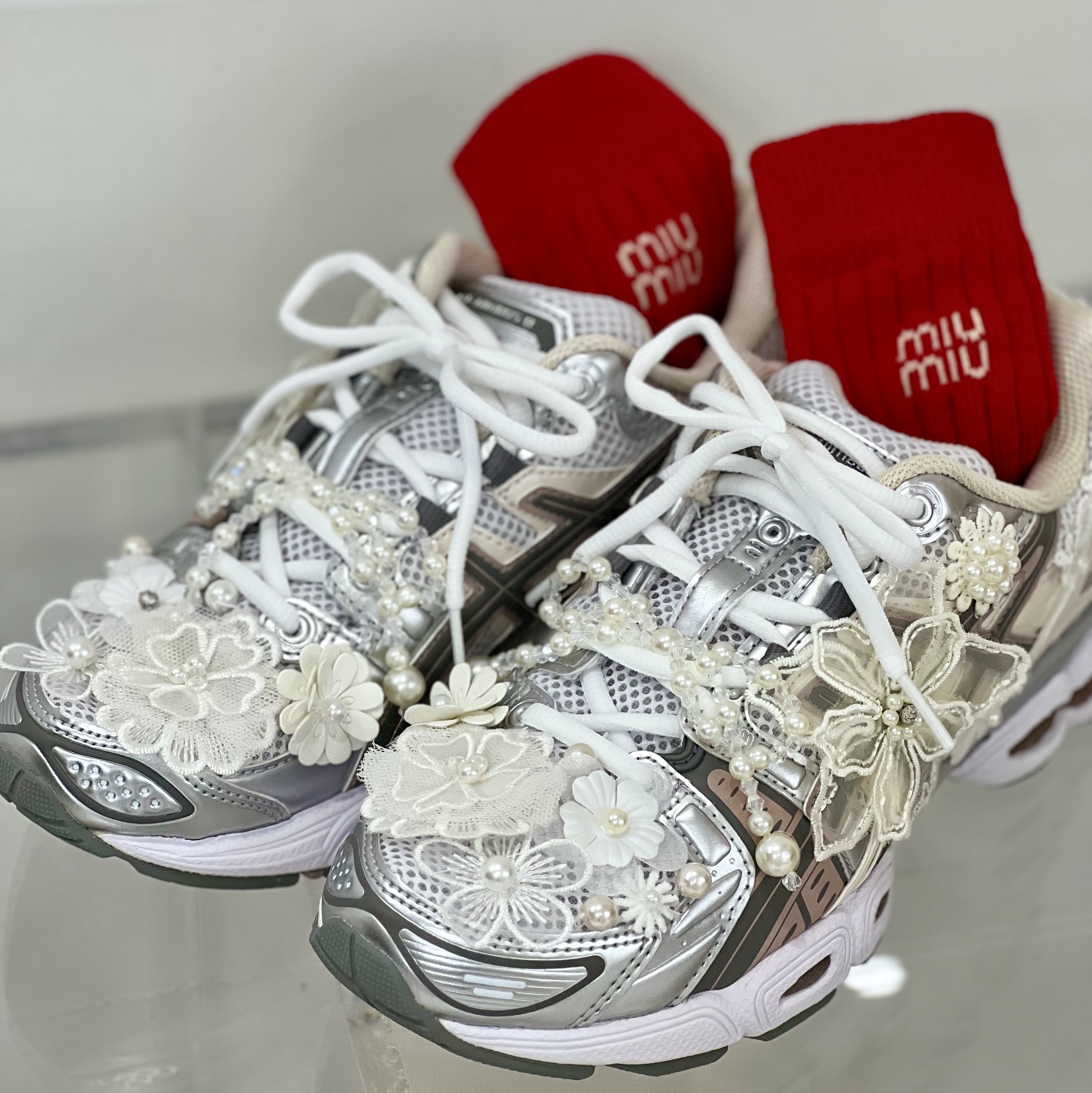 (W) Asics Gel-Nimbus 9 White Oatmeal 착용 스타일 - 2