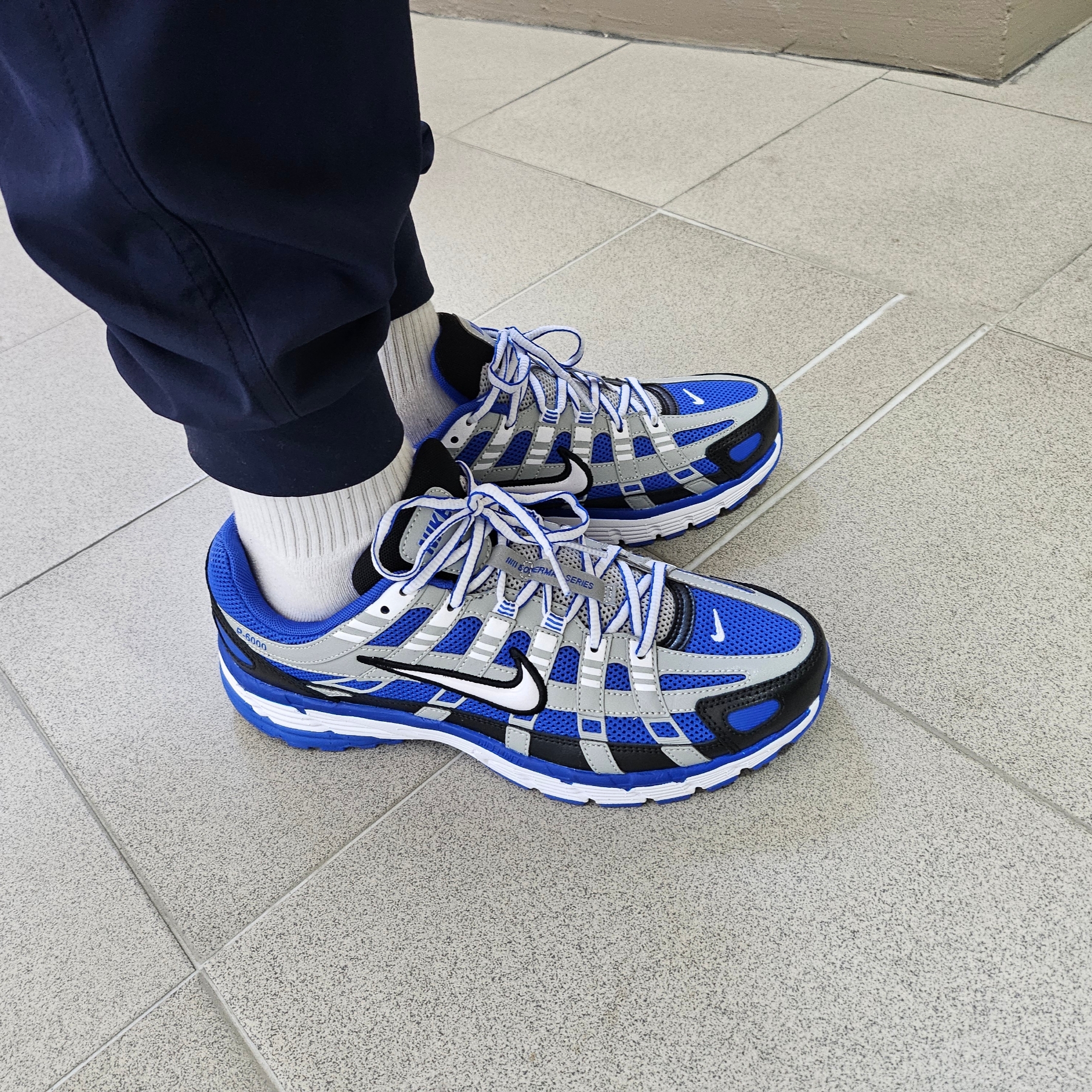 Nike P-6000 Racer Blue White 착용 스타일 - 1