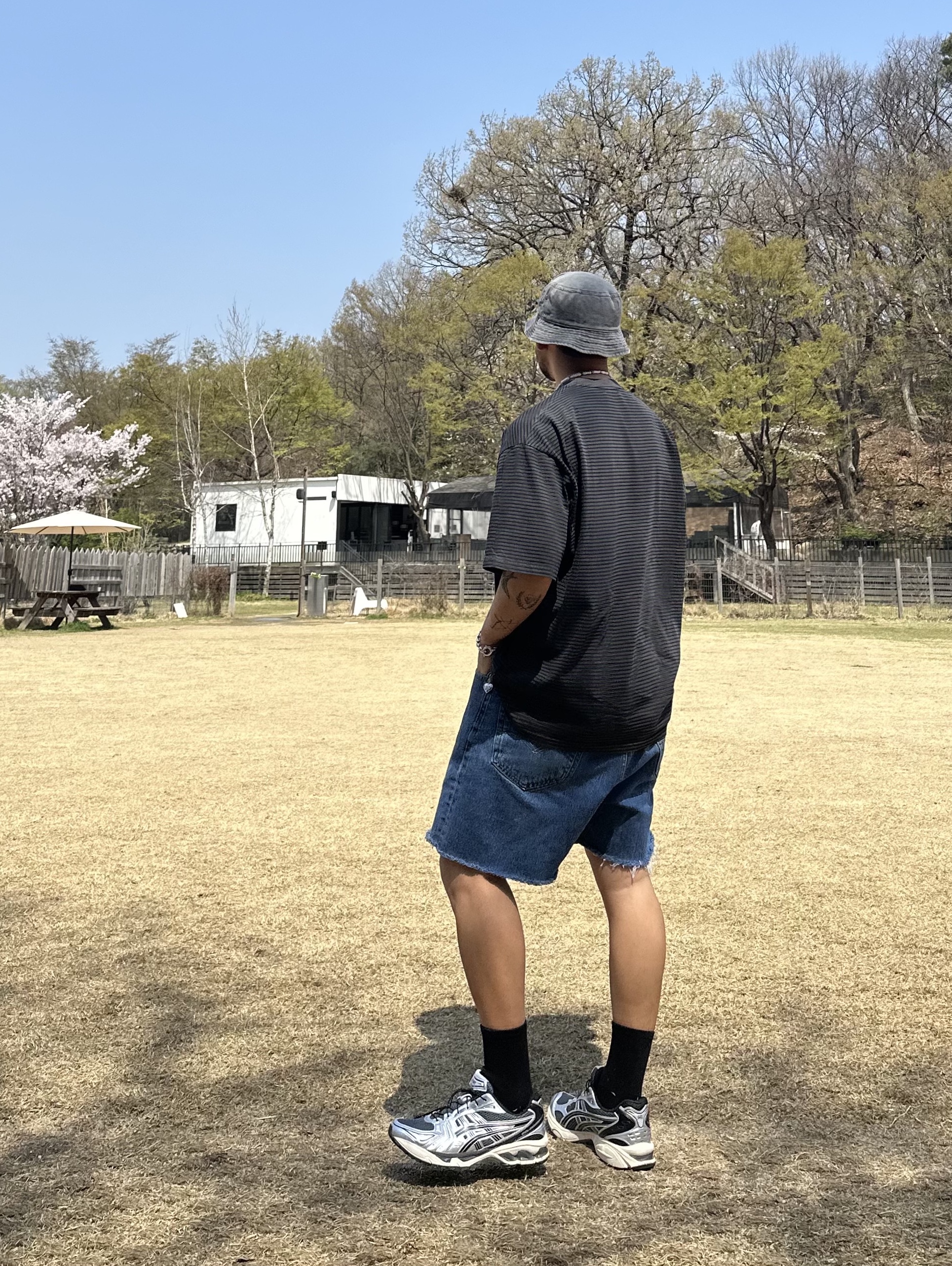 Stussy Washed Stock Bucket Hat Charcoal, Asics Unlimited Gel-Kayano 14 Carrier Grey Black 착용 스타일 - 5