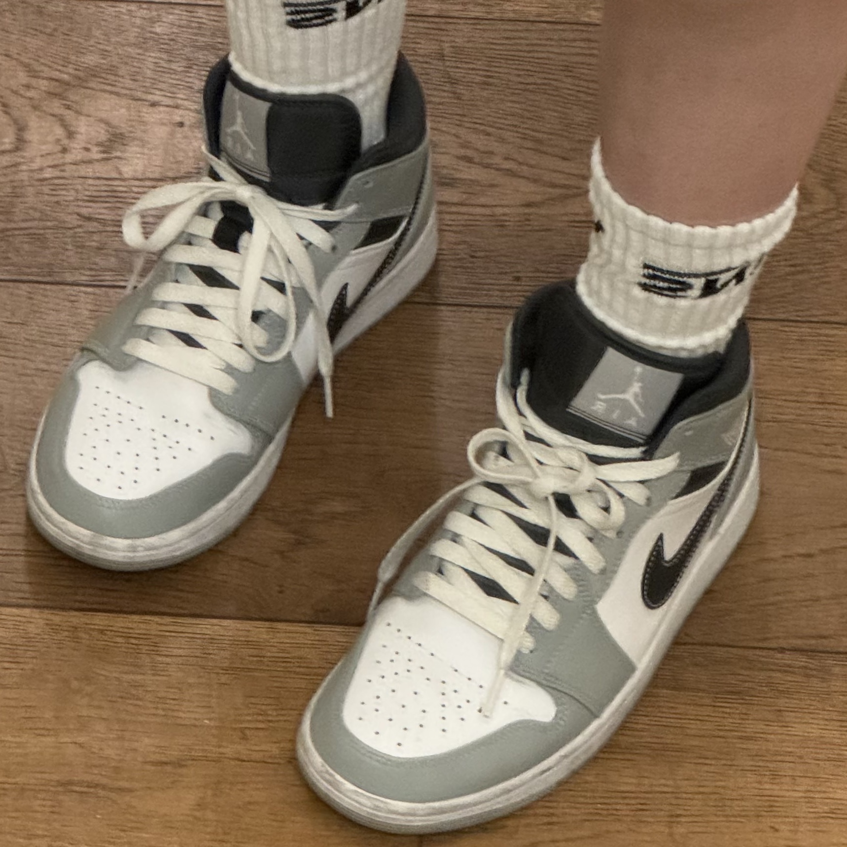 Jordan 1 Mid Light Smoke Grey Anthracite 착용 스타일