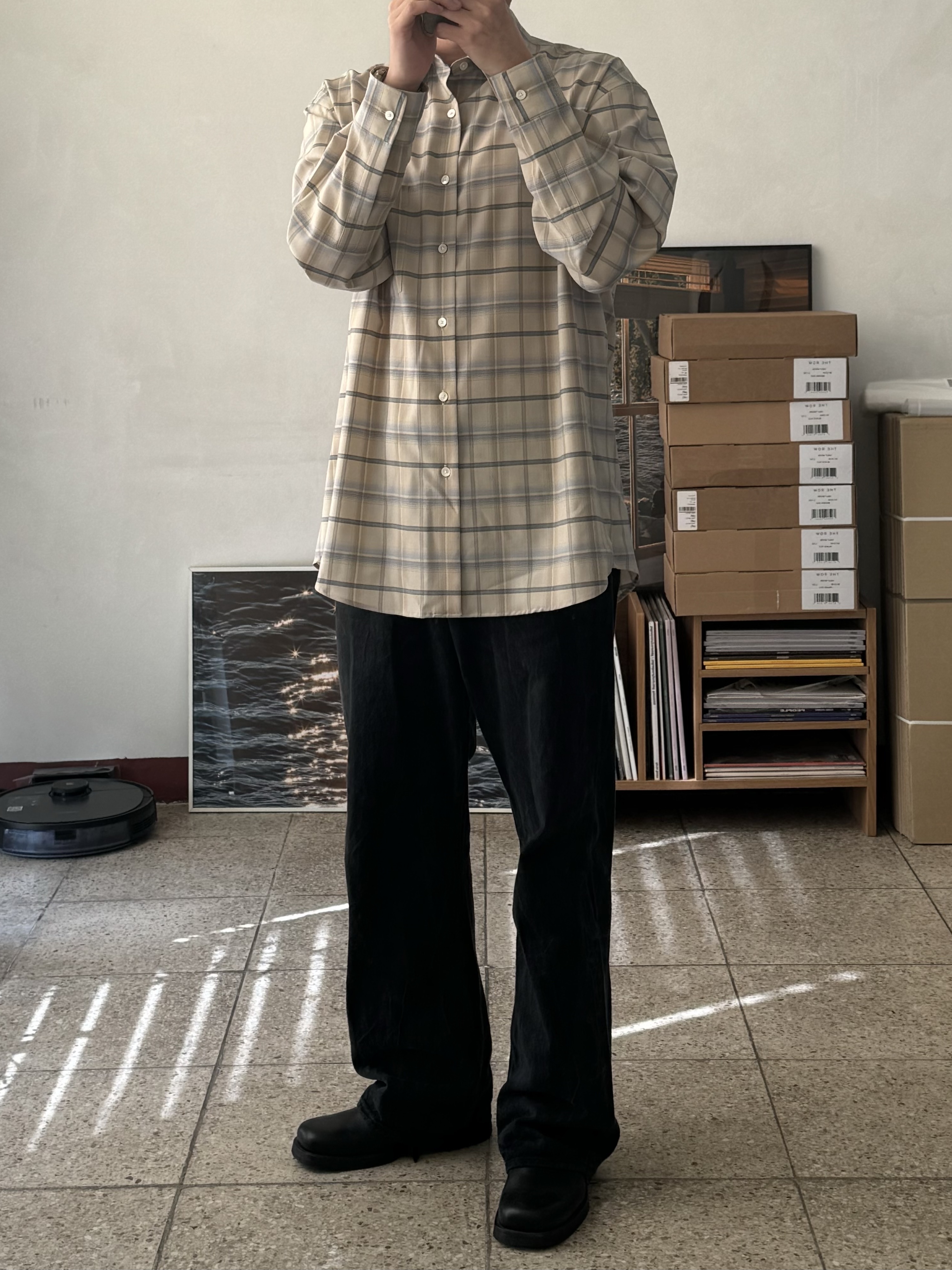 Auralee Super Light Wool Check Shirt Light Beige 착용 스타일 - 1