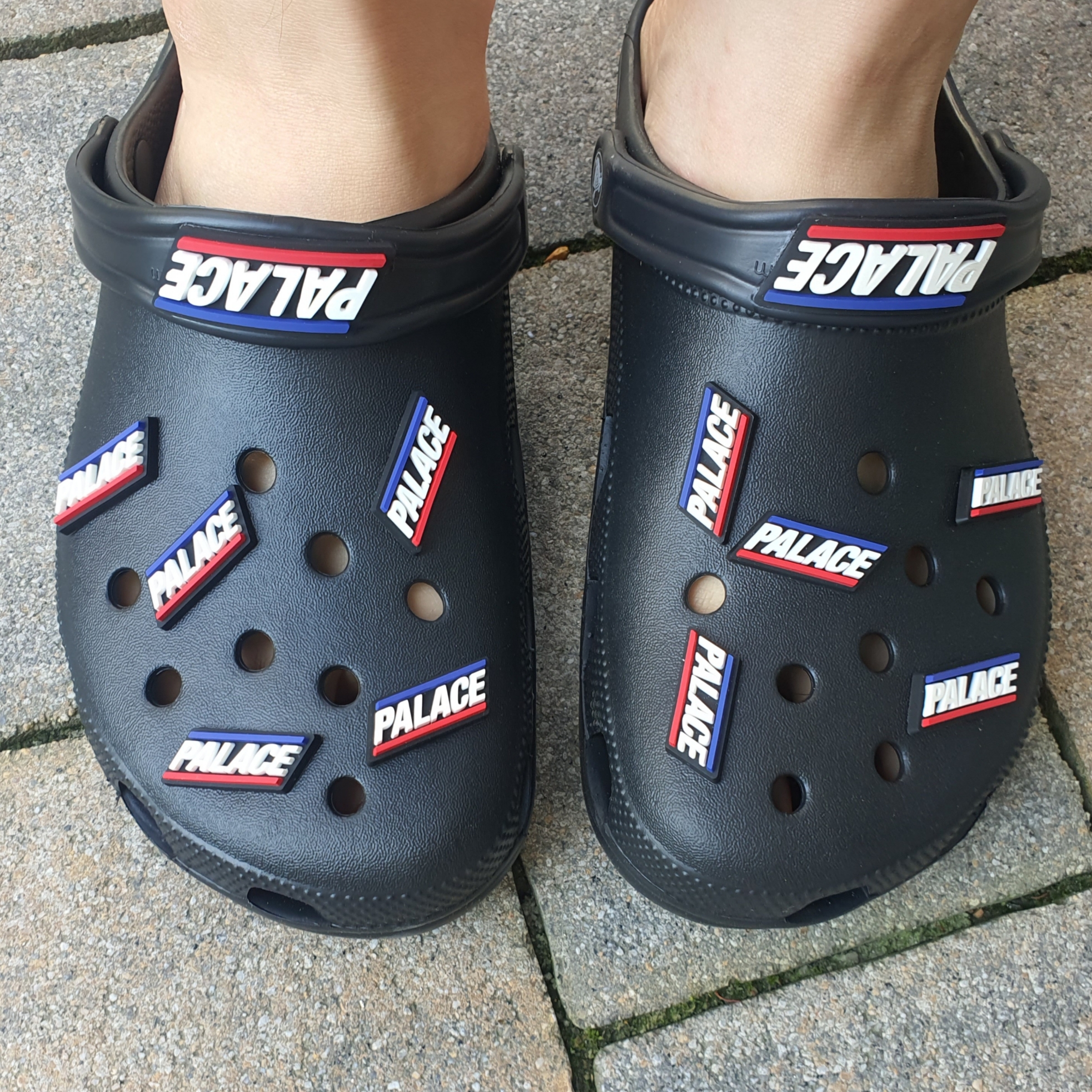 Crocs x Palace Classic Clog Black 착용 스타일