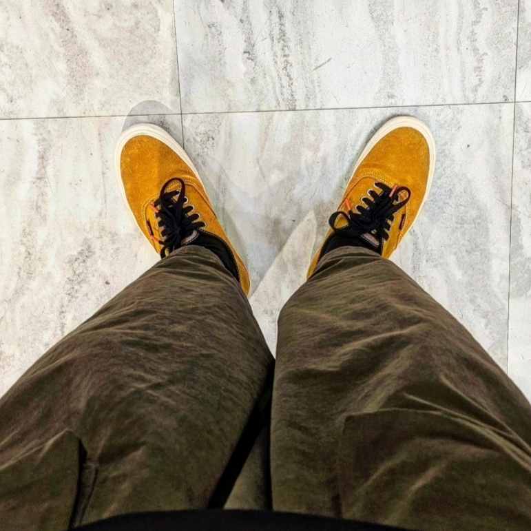 Vans Authentic Convert Growth Garden Sunflower 착용 스타일 - 3