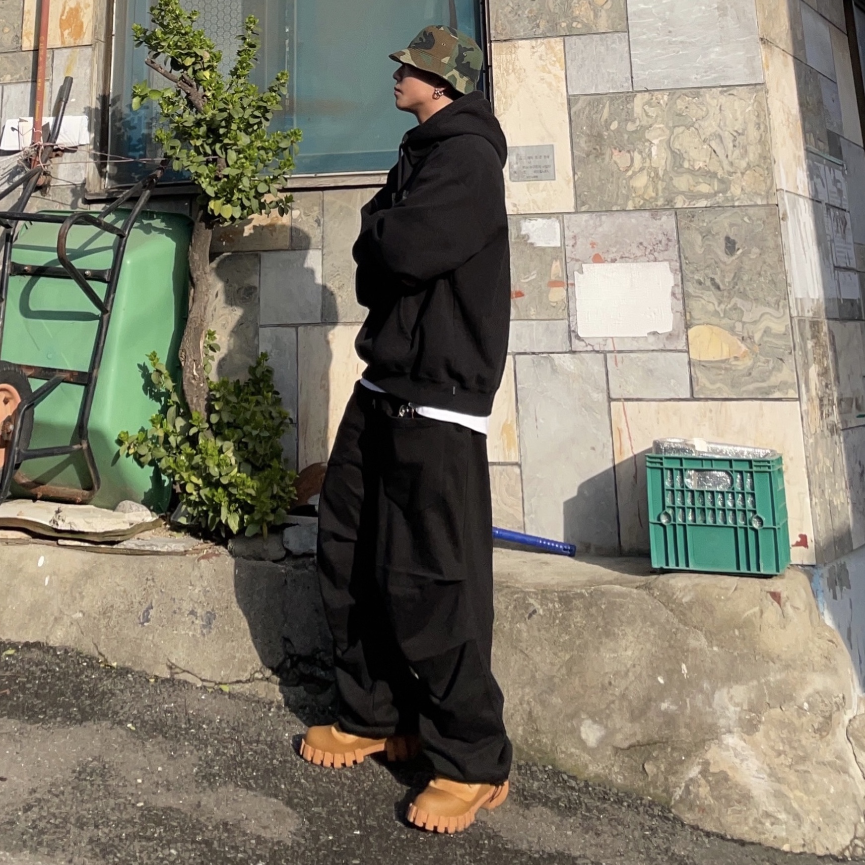 Supreme Collegiate Patchwork Leather Hooded Sweatshirt Black - 23FW 착용 스타일 - 2