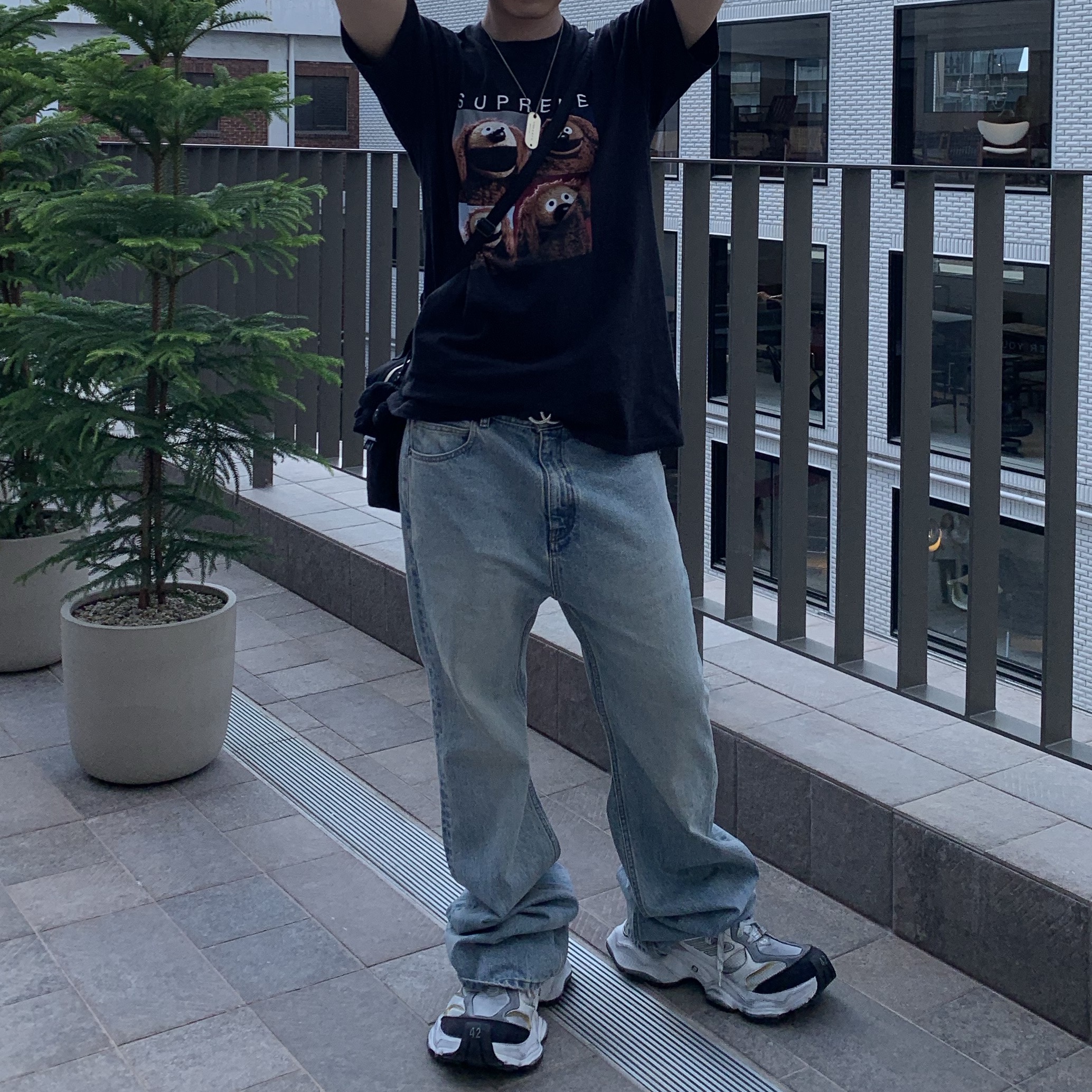 Supreme Rowlf T-Shirt Black - 24SS 착용 스타일 - 1