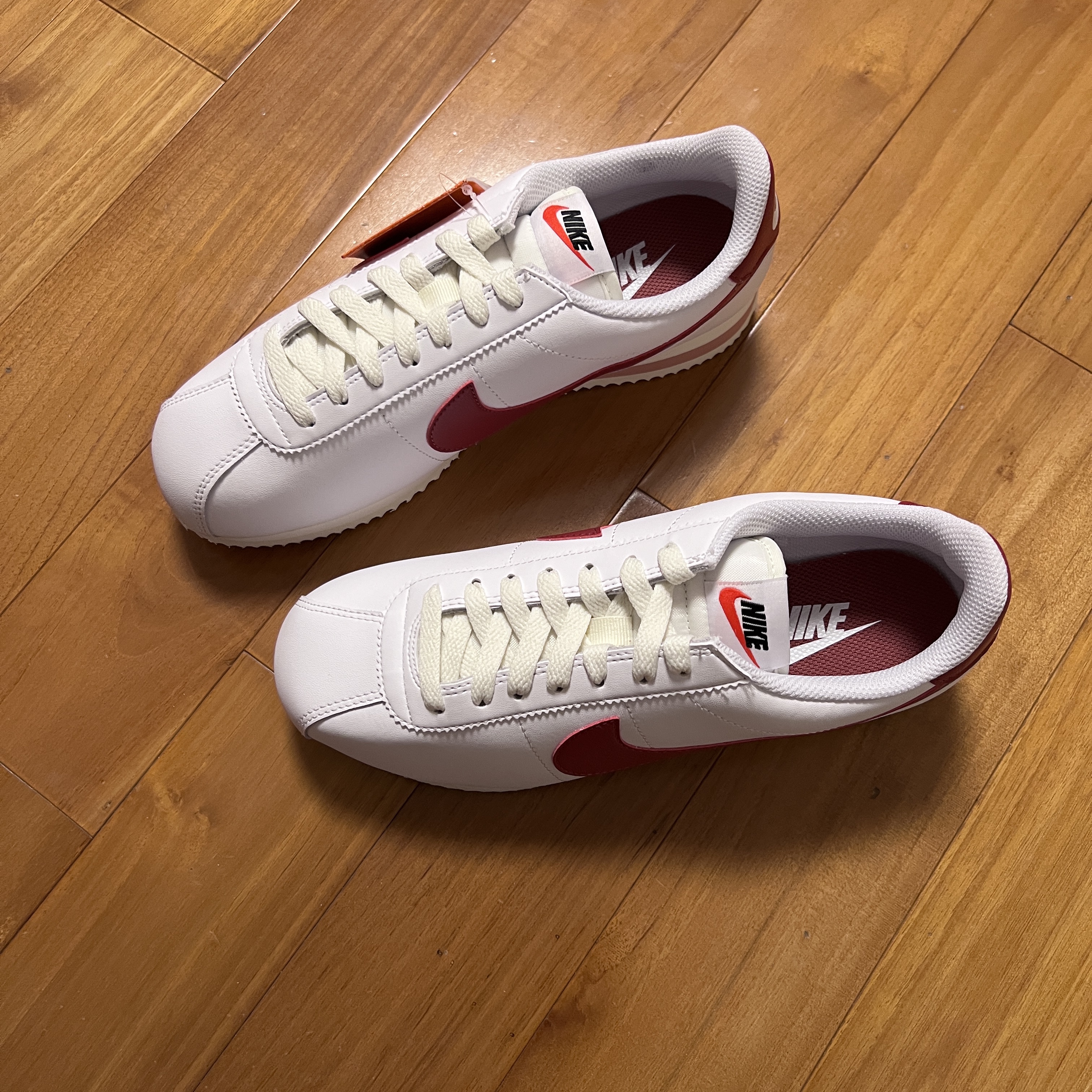 (W) Nike Cortez White Red Stardust 착용 스타일