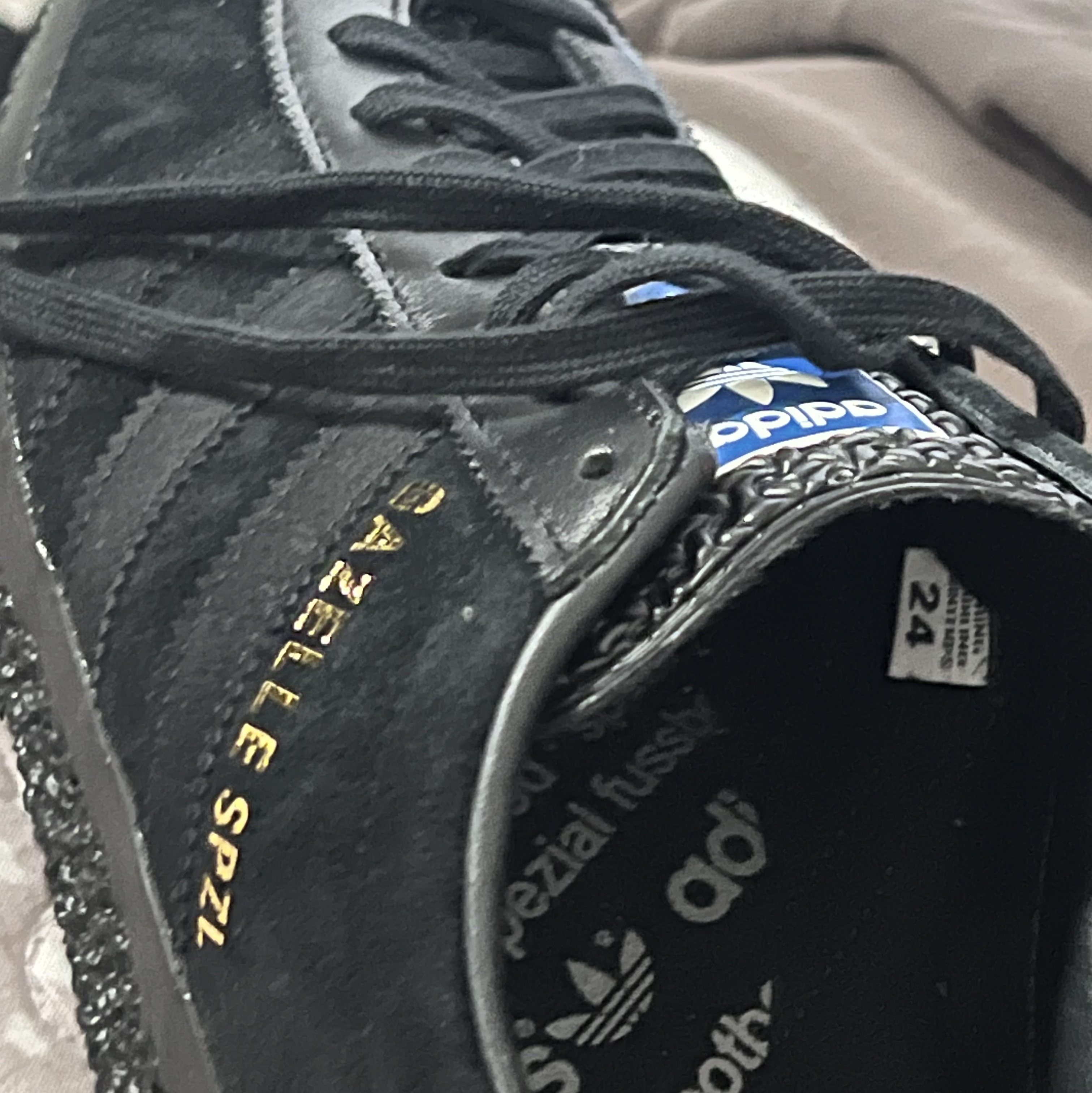 Adidas Gazelle Spezial Core Black 착용 스타일