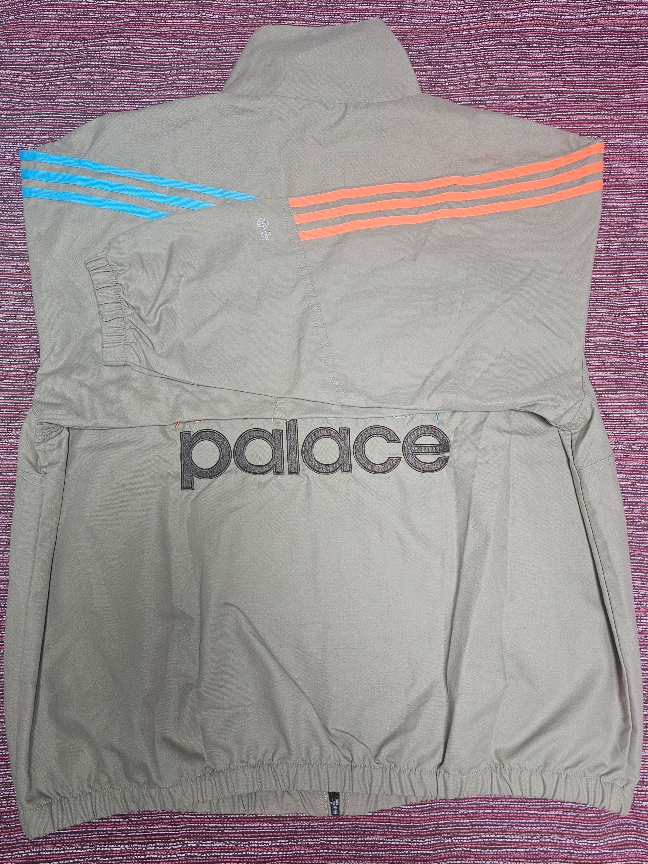 Palace x Adidas Nature Track Top Blanch Cargo - 22SS 착용 스타일 - 3