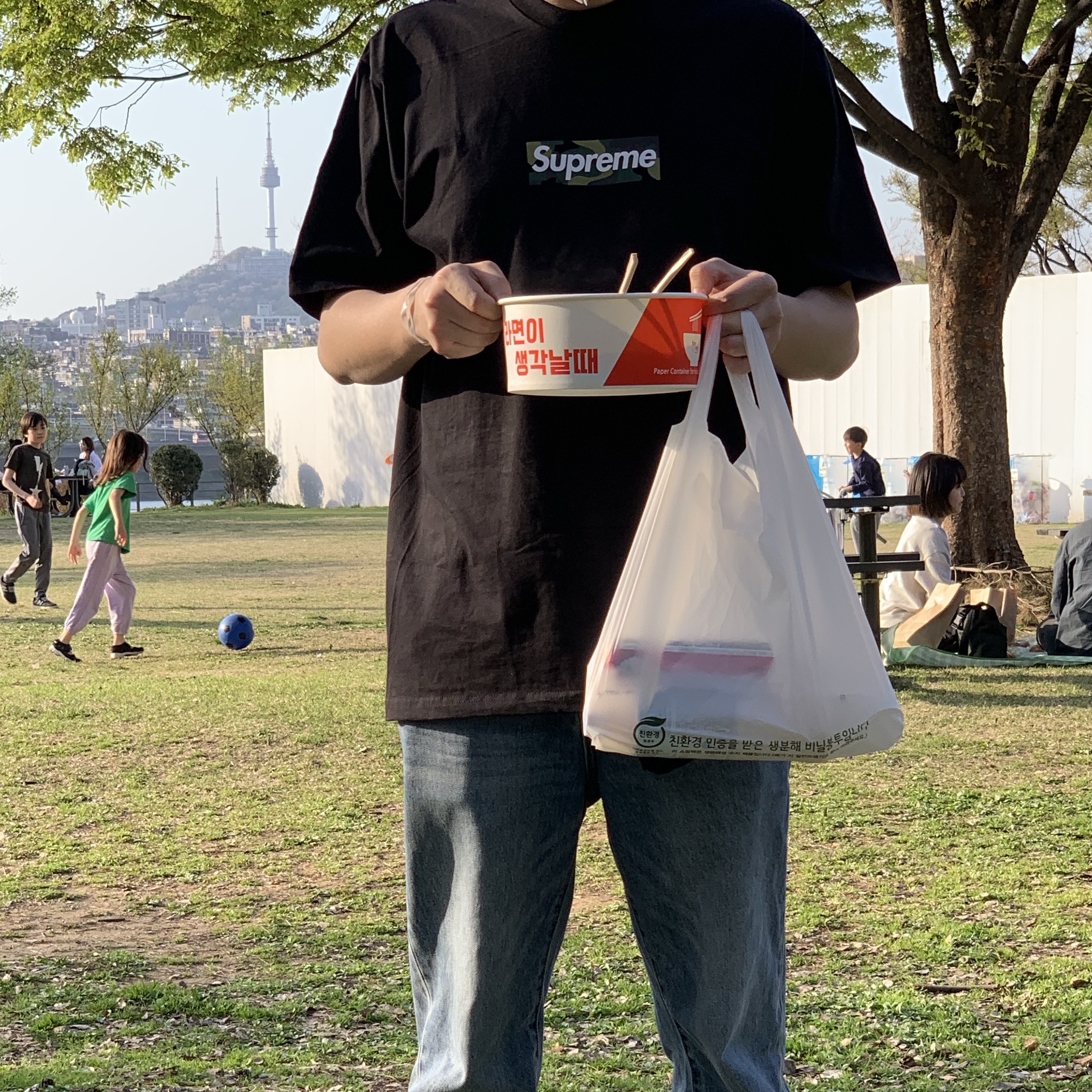 Supreme Box Logo T-Shirt Black - 23FW, Stussy SS Link Keychain Silver 착용 스타일 - 2