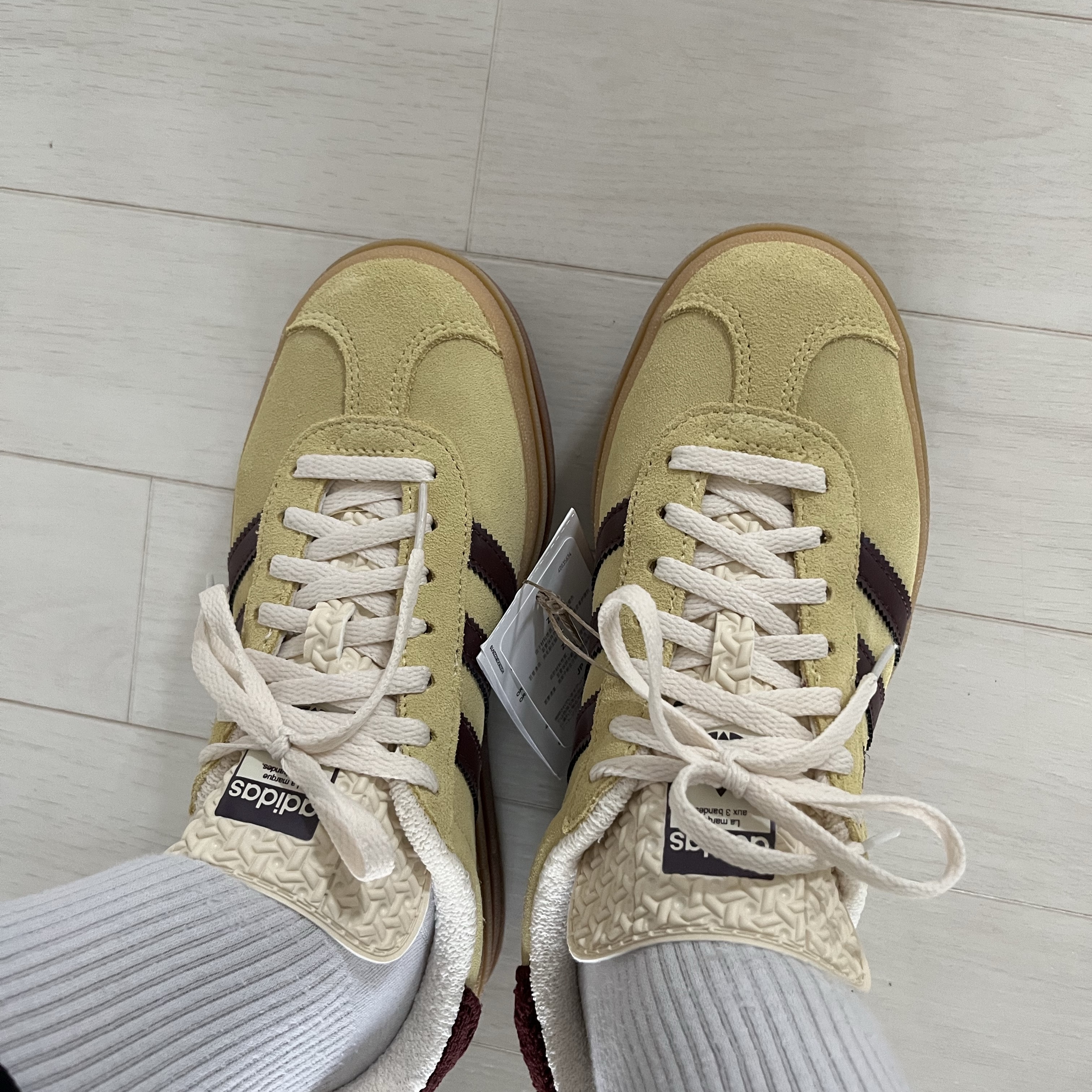 (W) Adidas Gazelle Bold Almost Yellow Maroon 착용 스타일 - 4