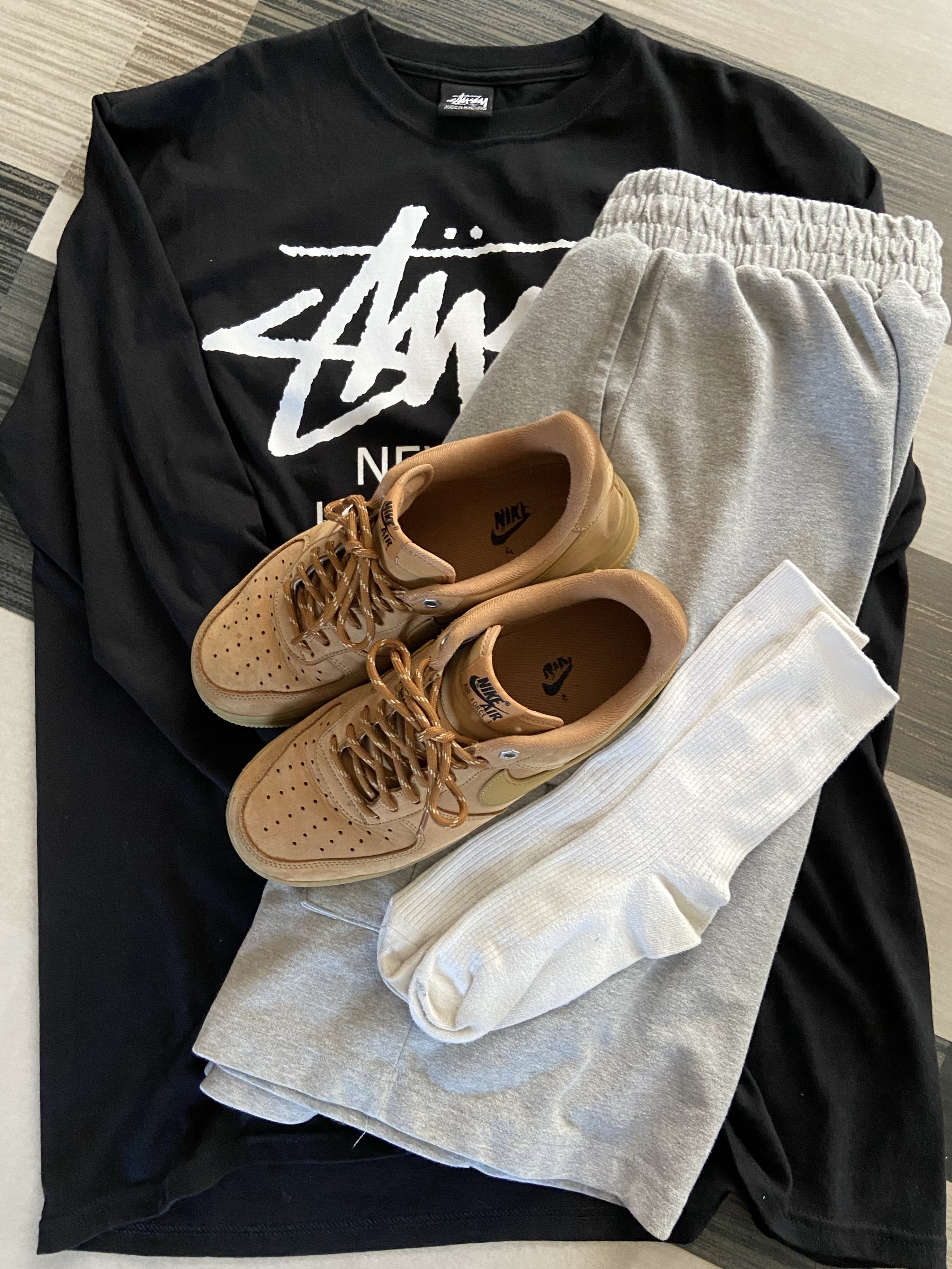 Stussy World Tour LS T-Shirt Black 2023, Nike Air Force 1 '07 WB Flax 착용 스타일 - 1